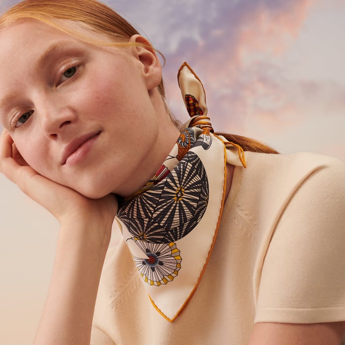 Lanternes, Ballons Et Cocardes Scarf 45