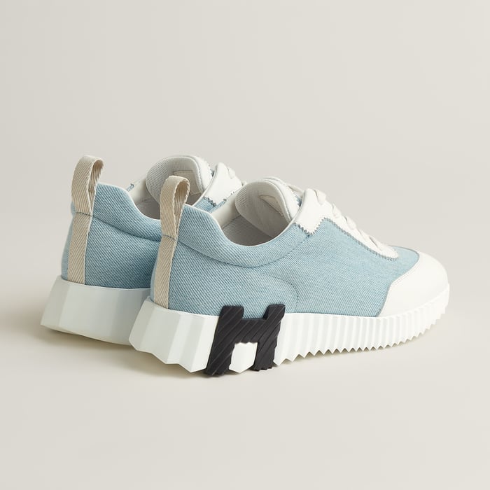 Bouncing Sneaker