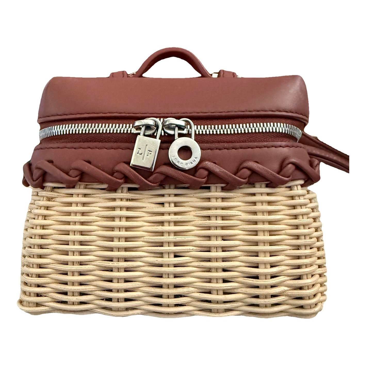 Extra Pocket crossbody bag