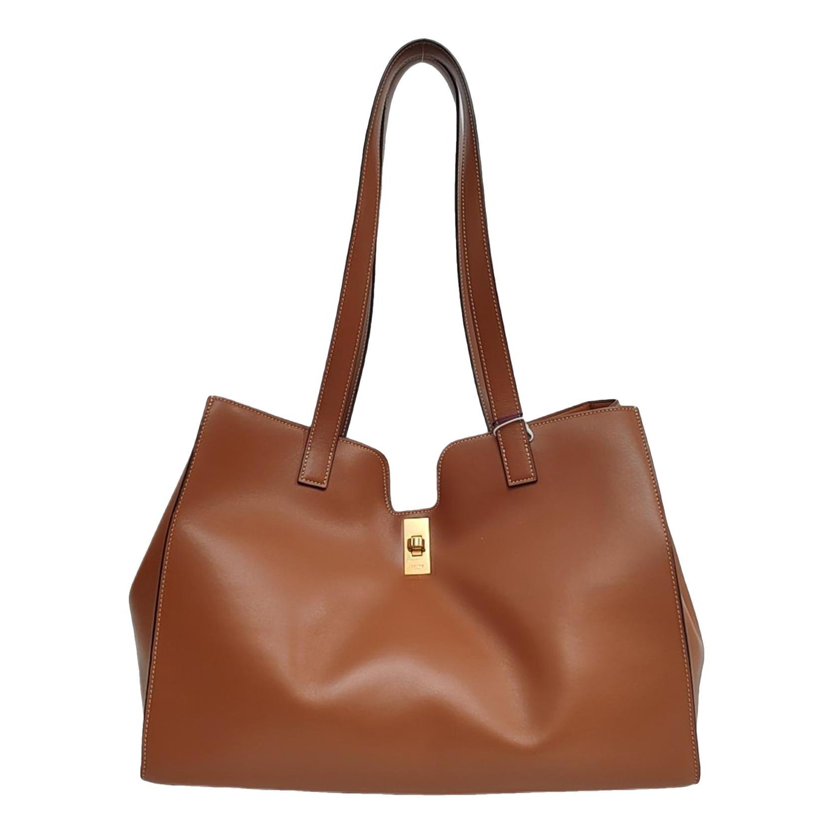 Sac 16 leather handbag