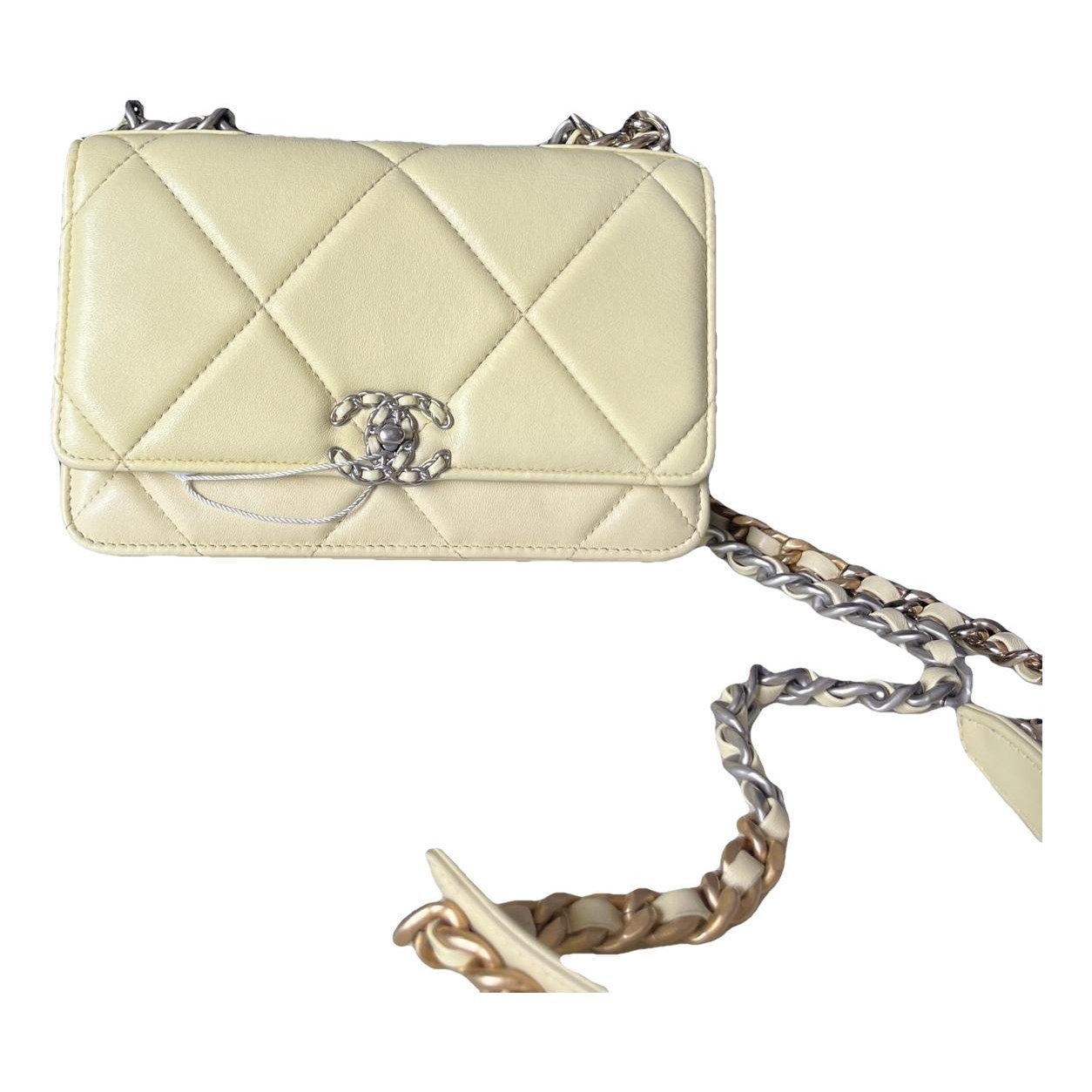 Chanel 19 leather crossbody bag
