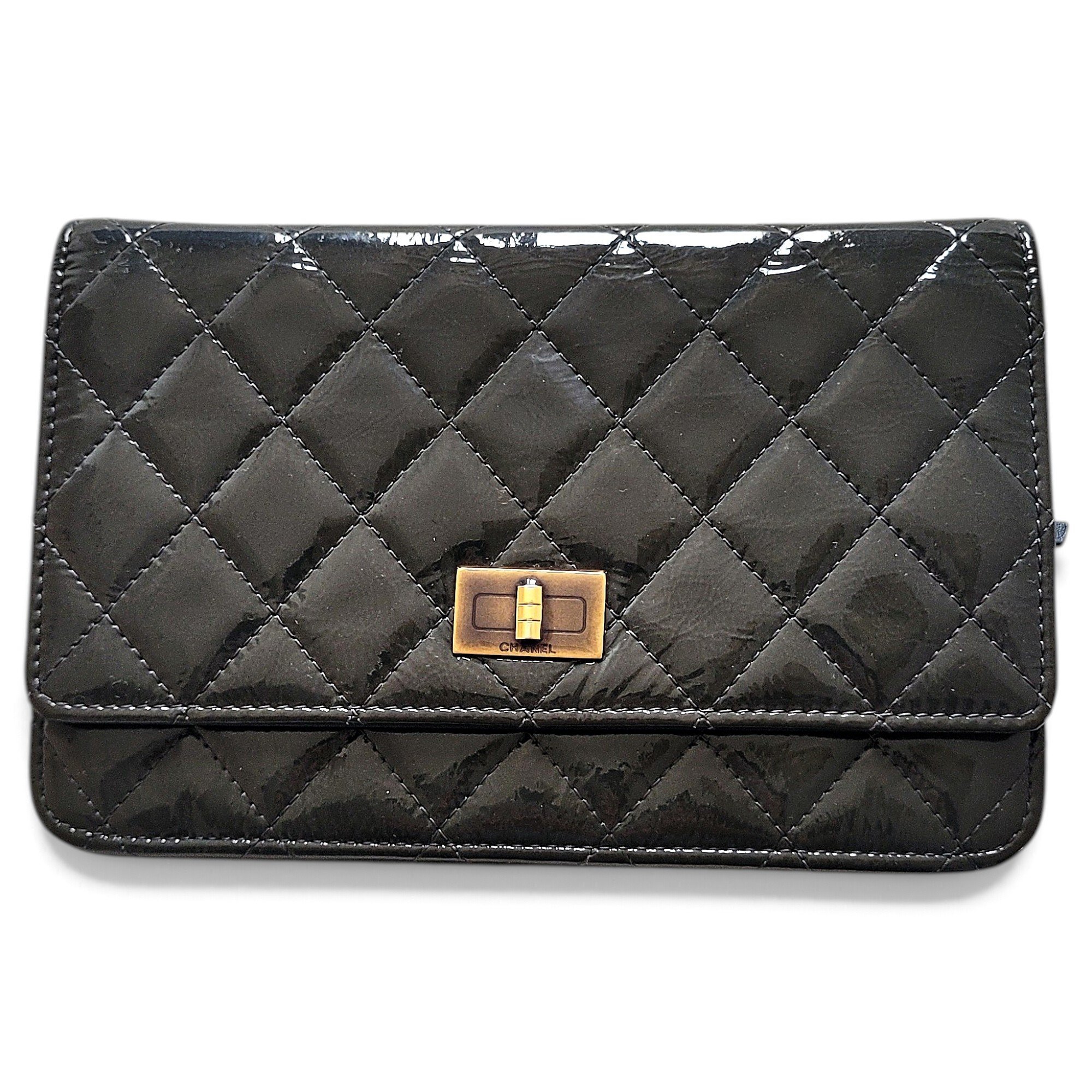 Wallet On Chain 2.55 patent leather crossbody bag