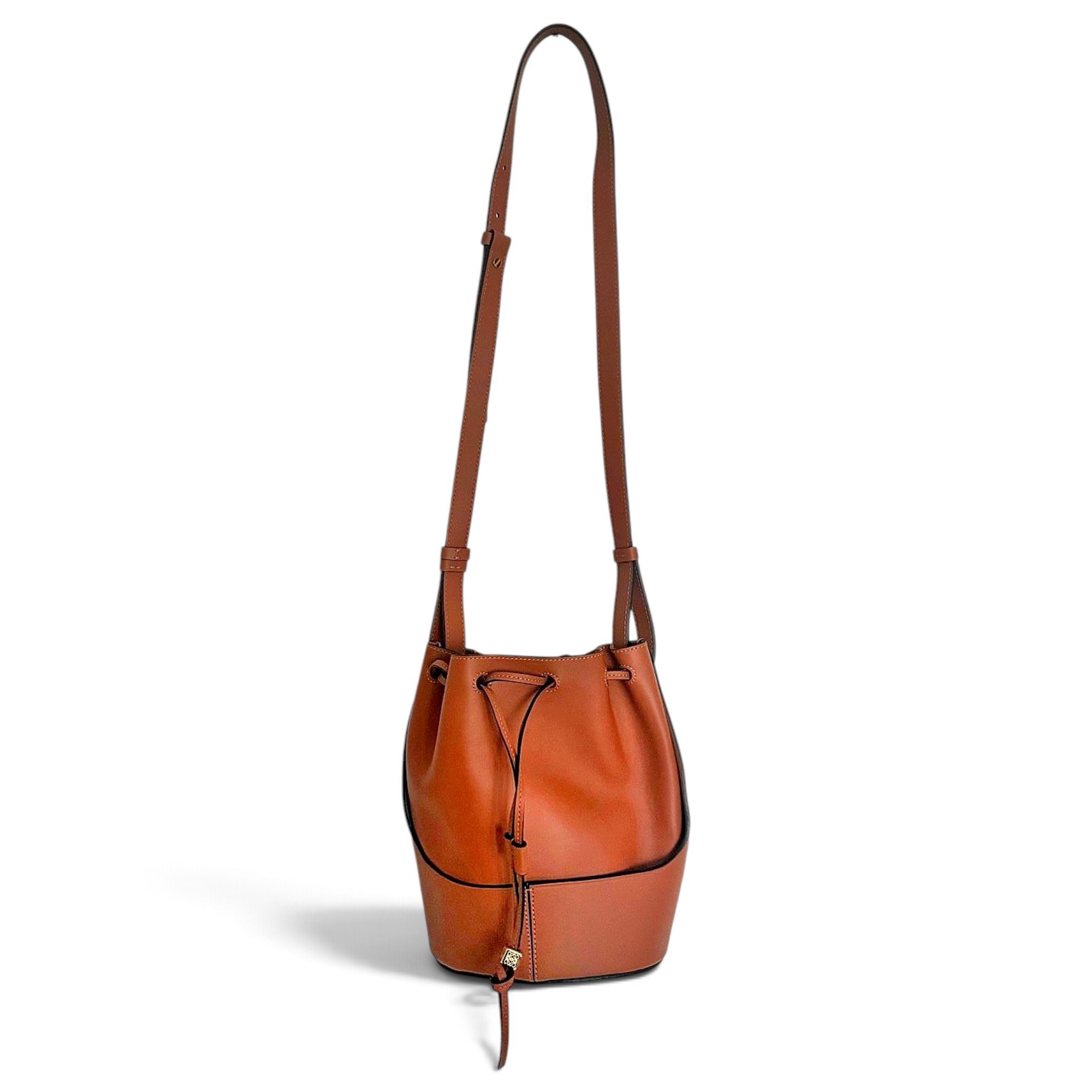 Gate Bucket leather handbag