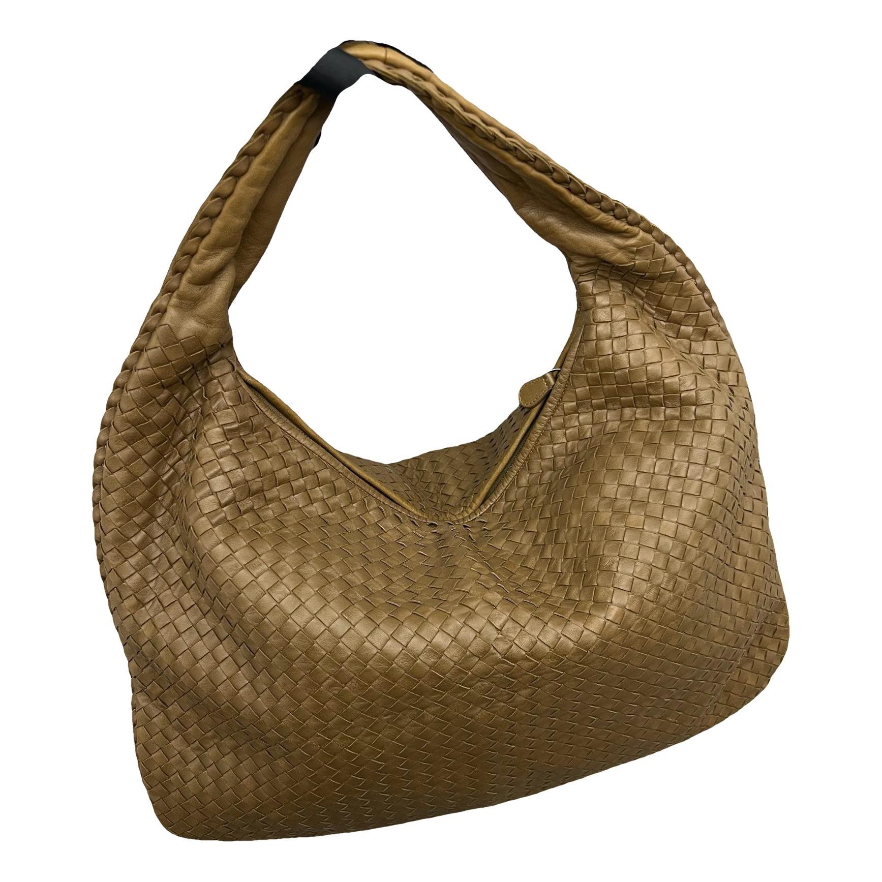 Veneta leather handbag
