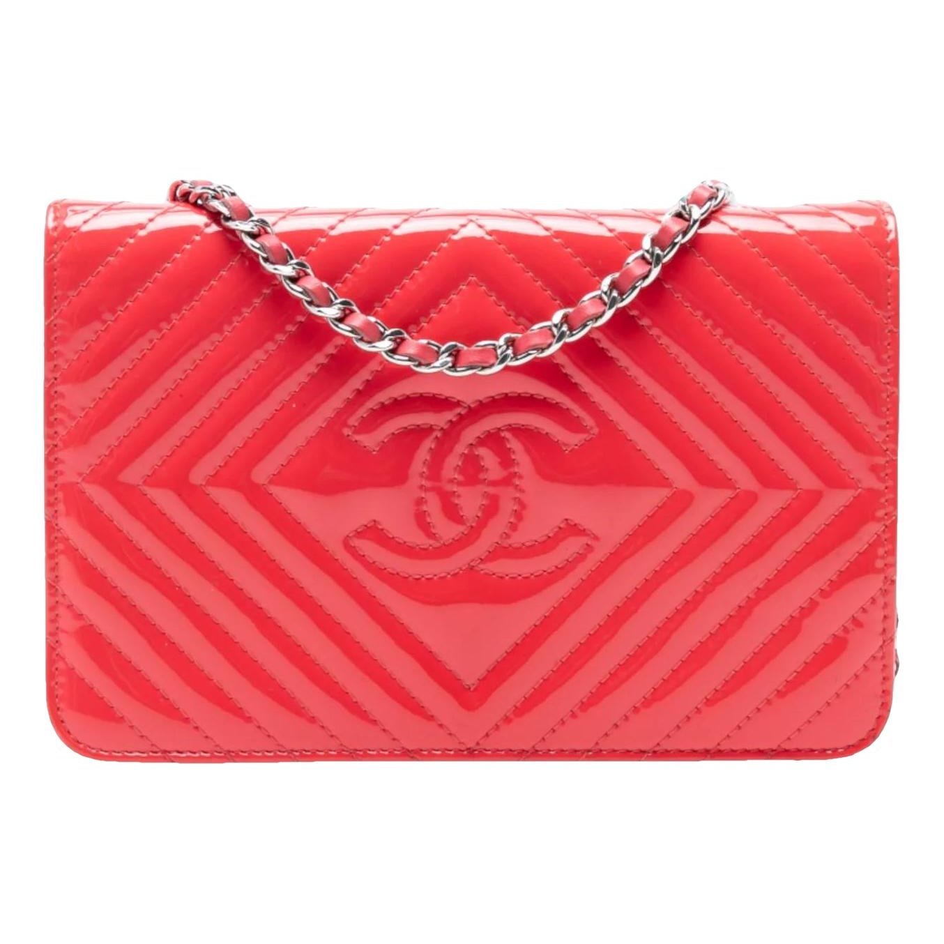 Wallet On Chain leather crossbody bag