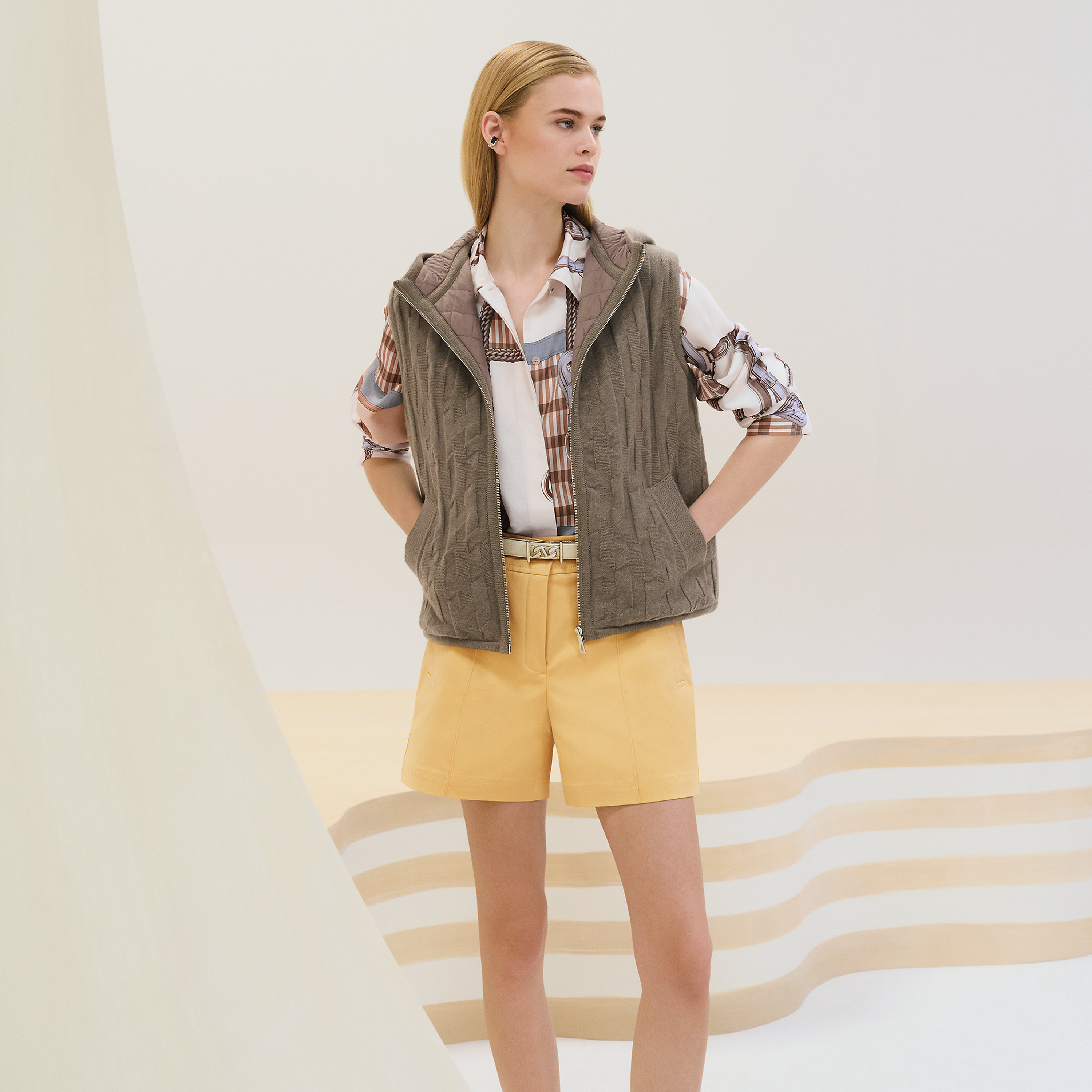 "H" quilted sleeveless jacket