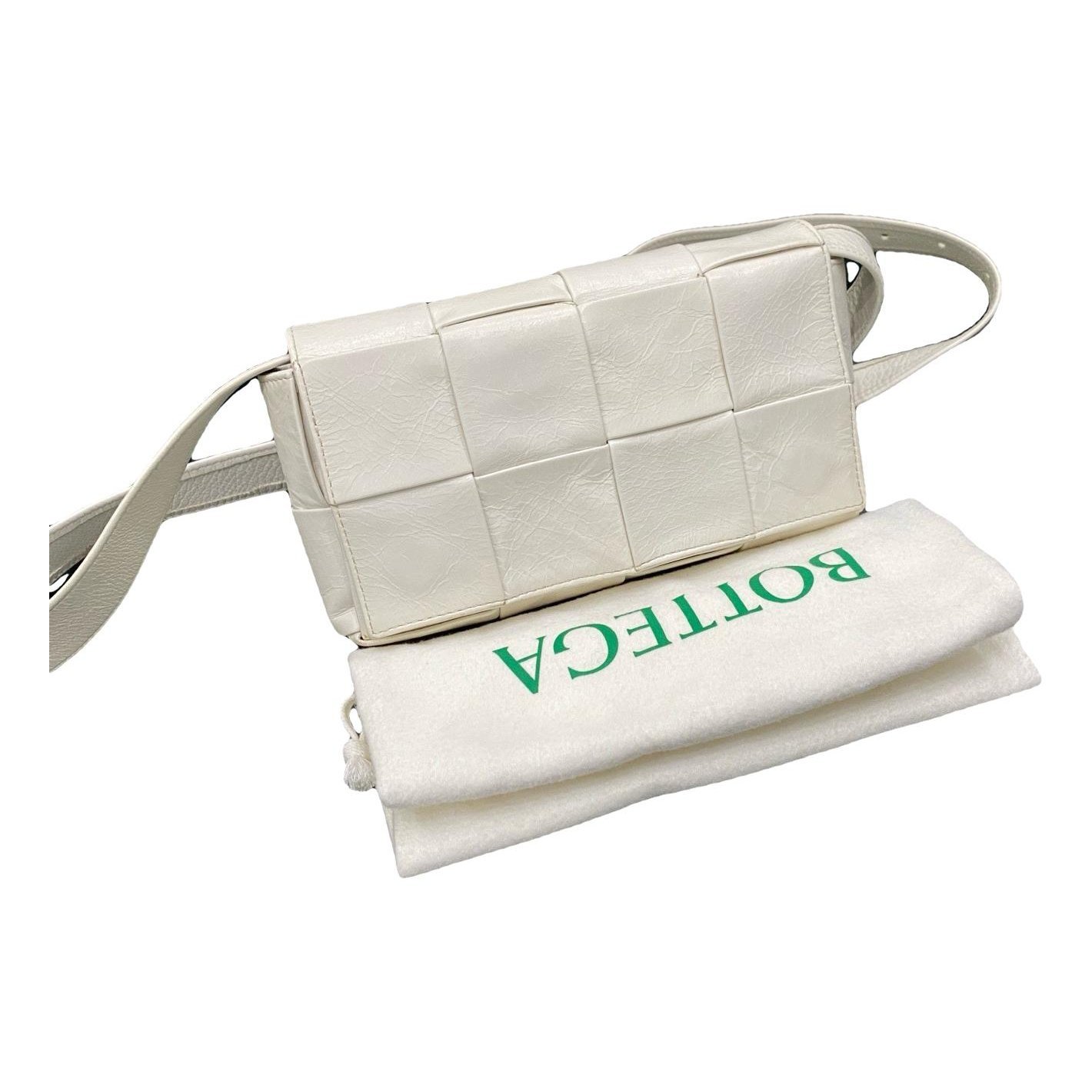 Cassette leather handbag