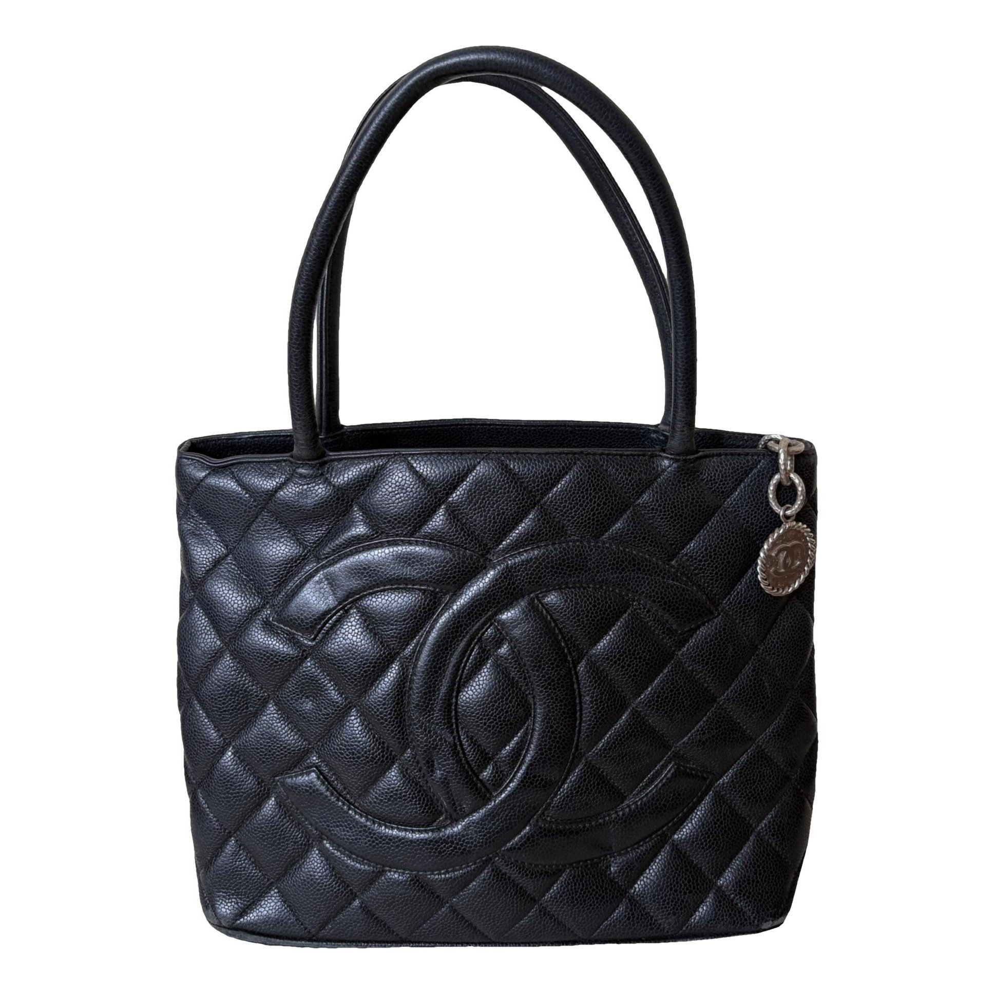 Médaillon leather tote
