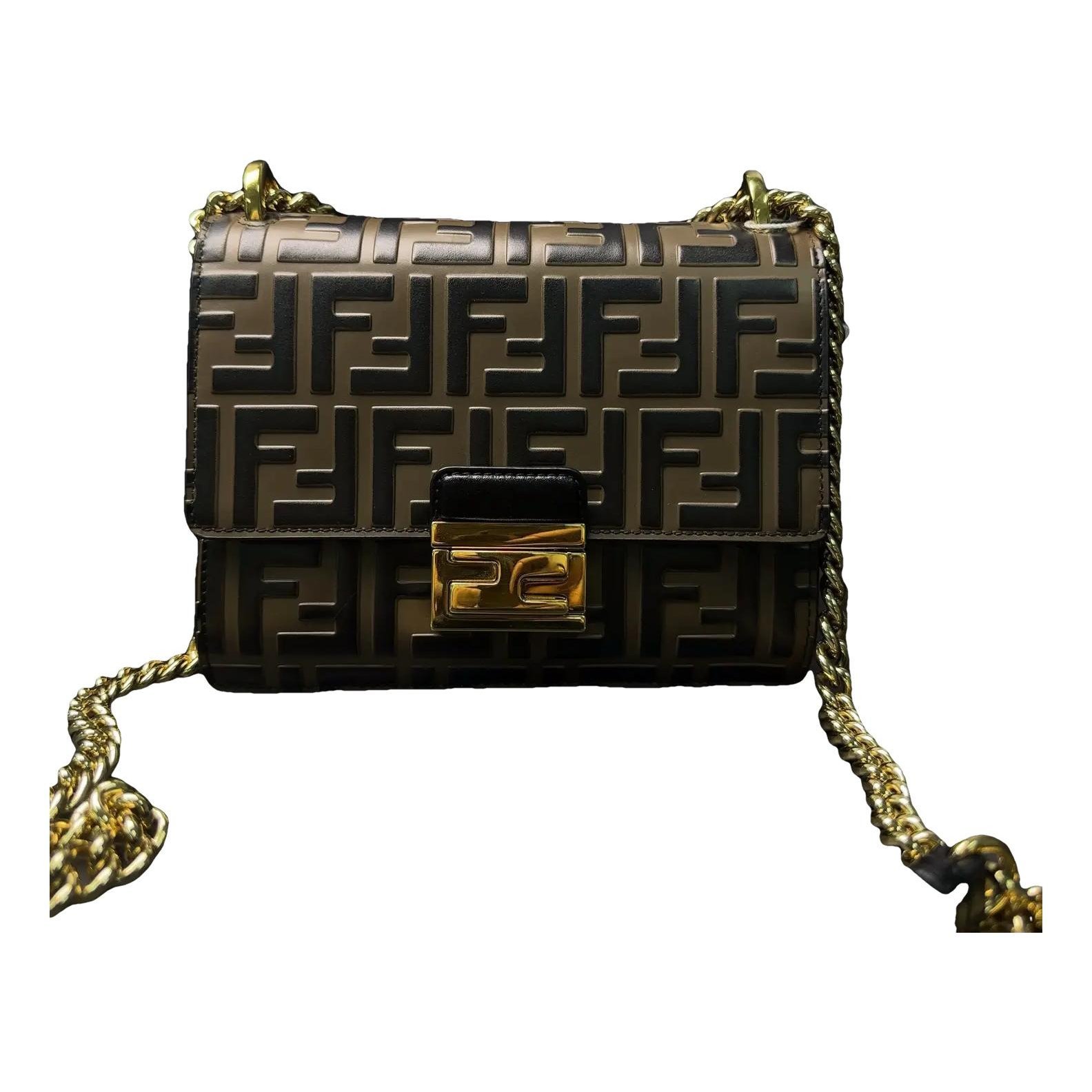 Kan U leather handbag