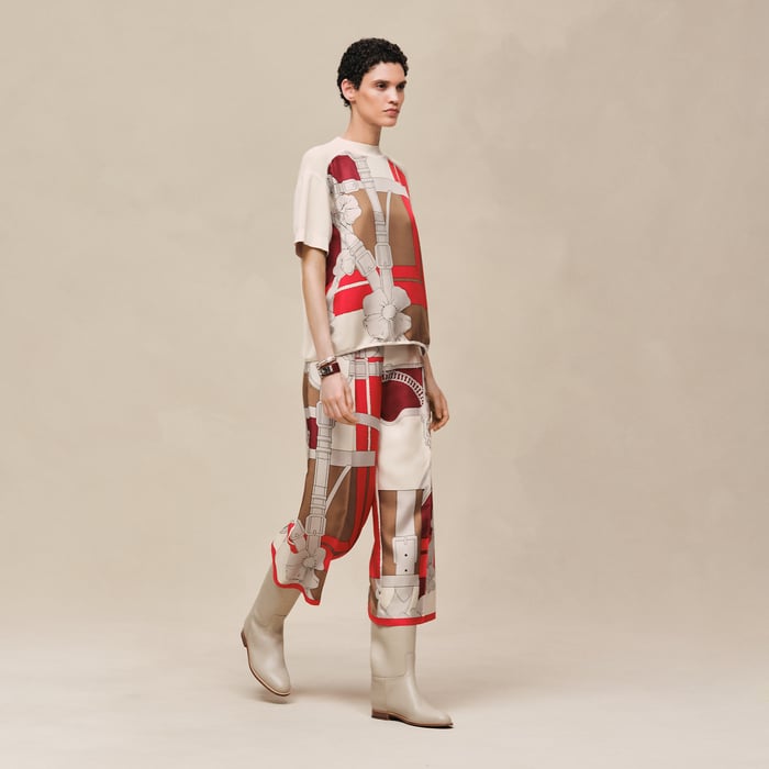 Beige Amande "Grand Manege Detail Remix" Wide Short-sleeve Sweater