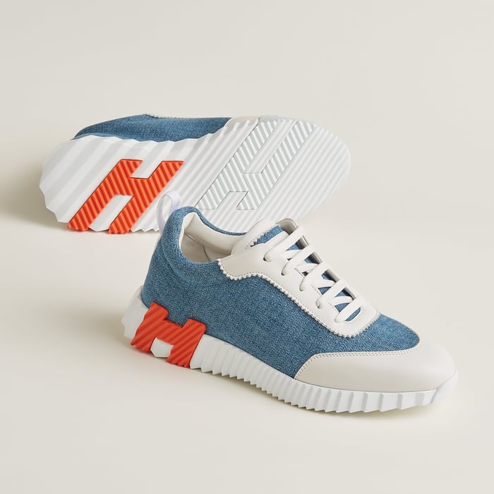 Bouncing Sneaker
