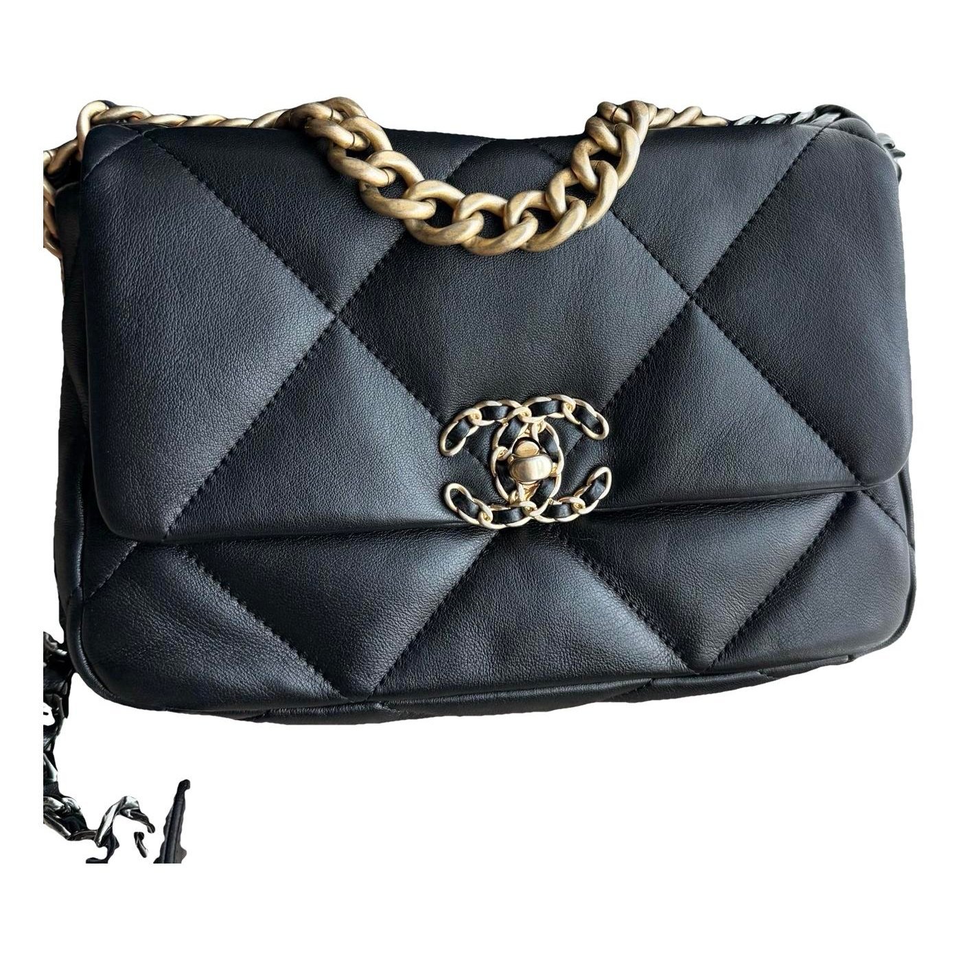 Chanel 19 leather handbag