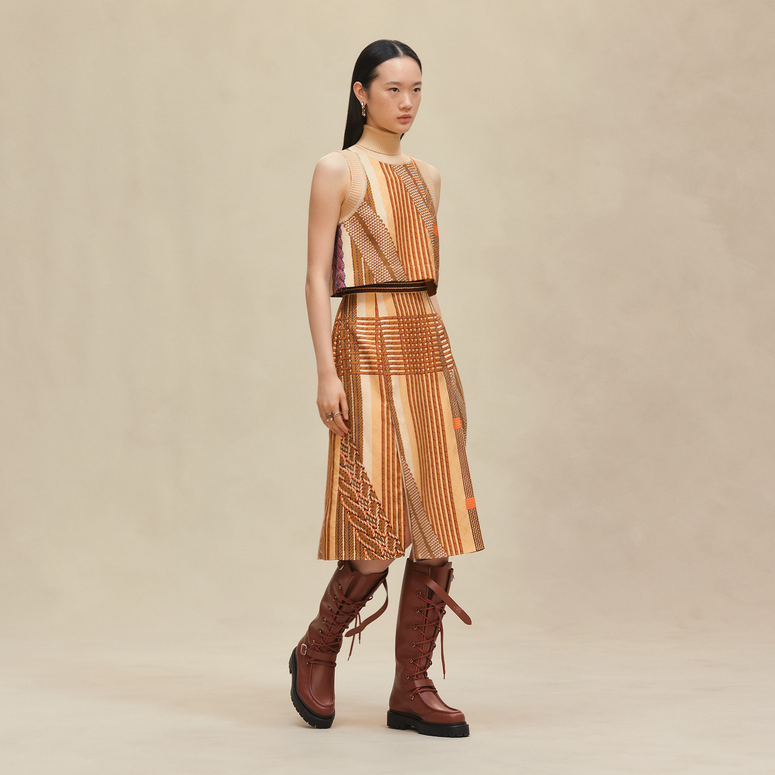 "Dressage Tressage" pleated skirt with slit