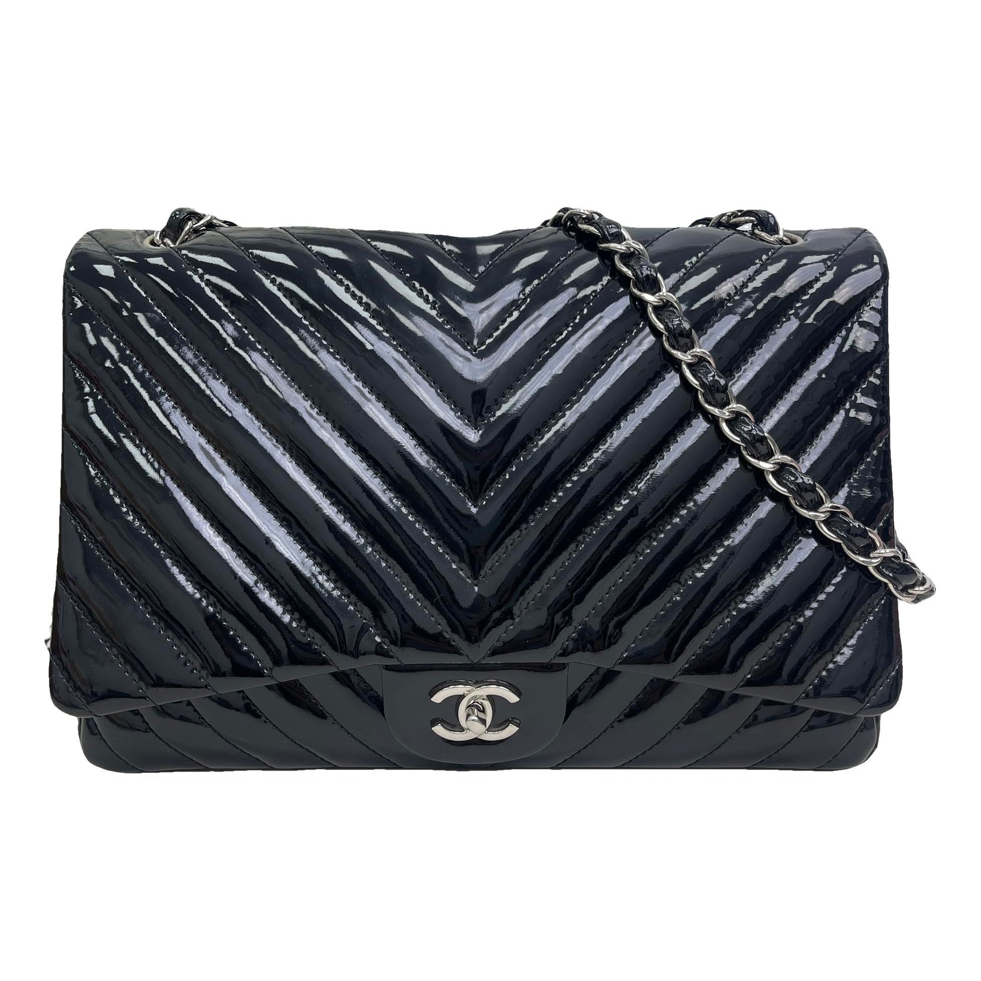 Timeless/Classique patent leather handbag