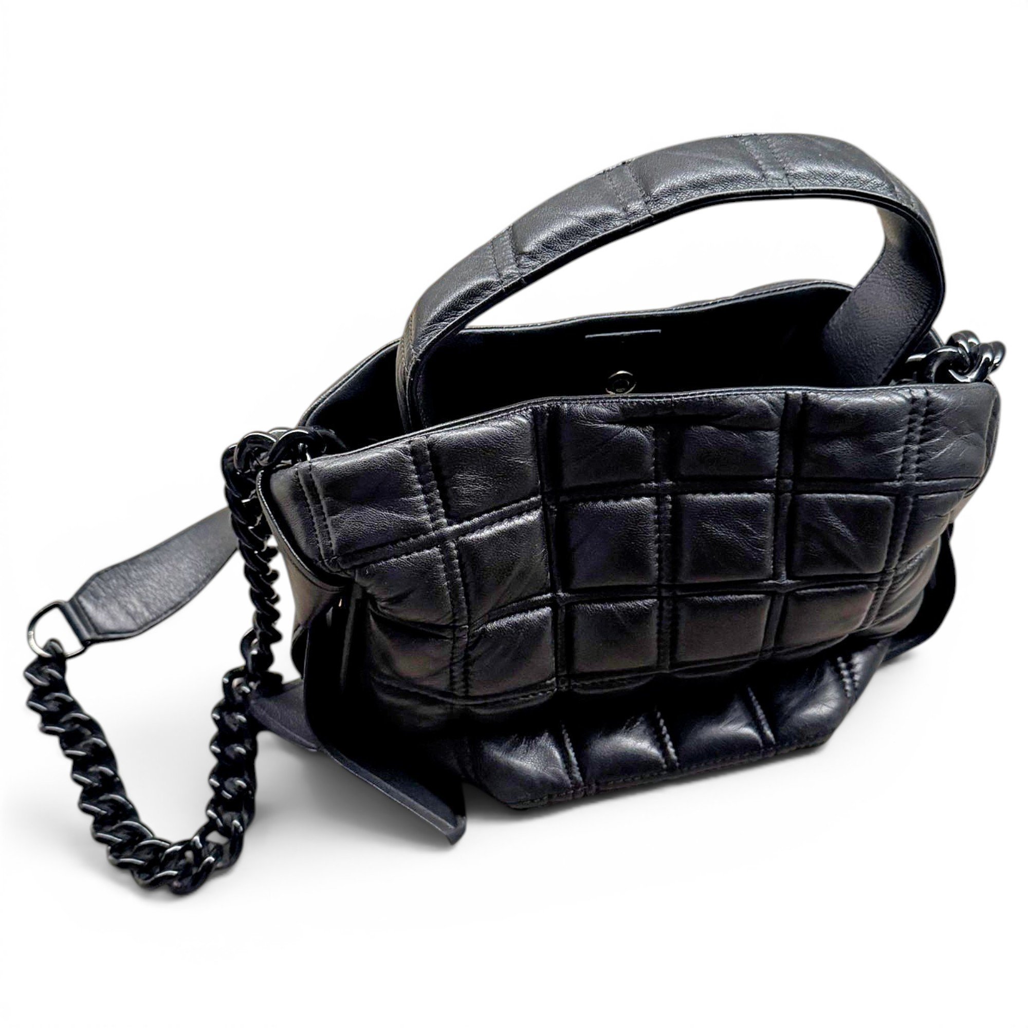 Musubi leather bag
