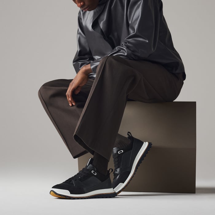 Noir Leader Sneaker