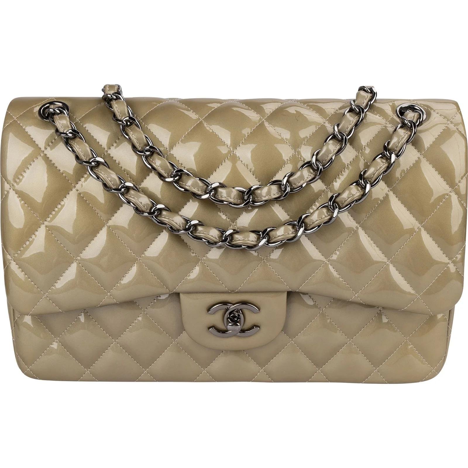 Chanel Timeless/Classique patent leather crossbody bag