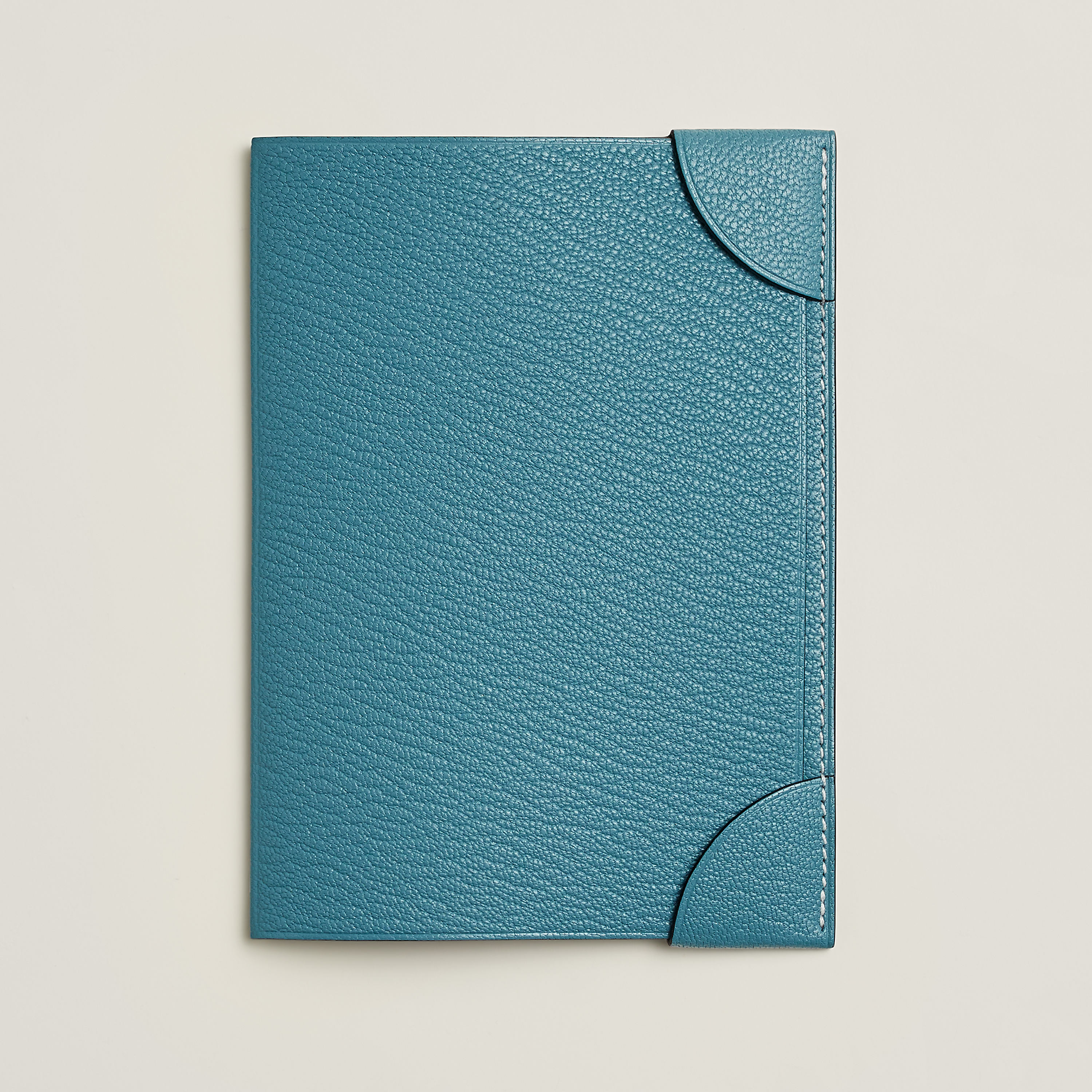 Coins de Malle passport holder