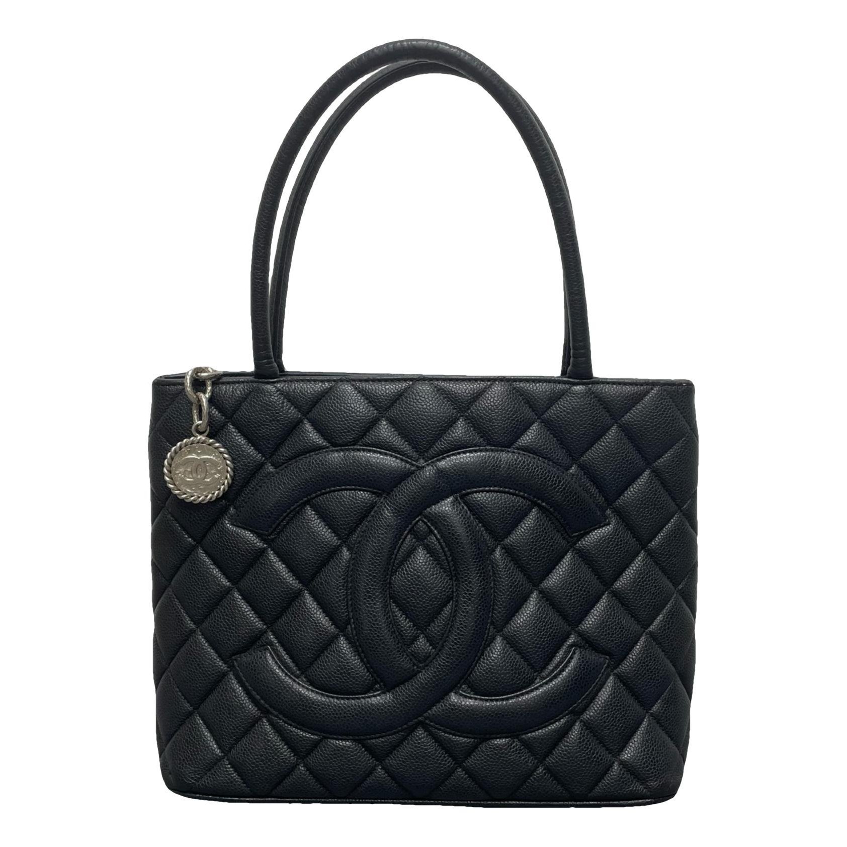 Médaillon leather handbag