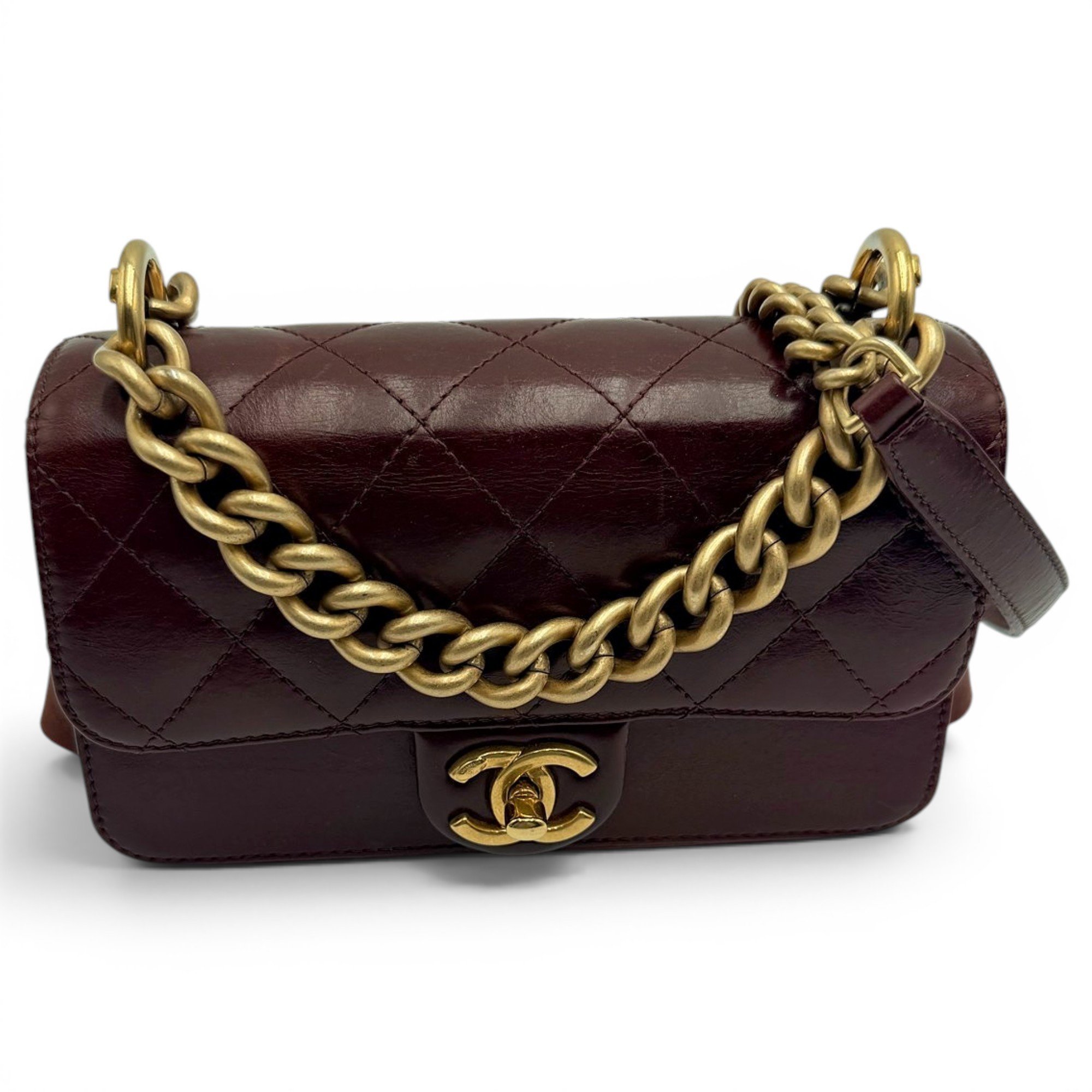 Chanel 19 leather handbag