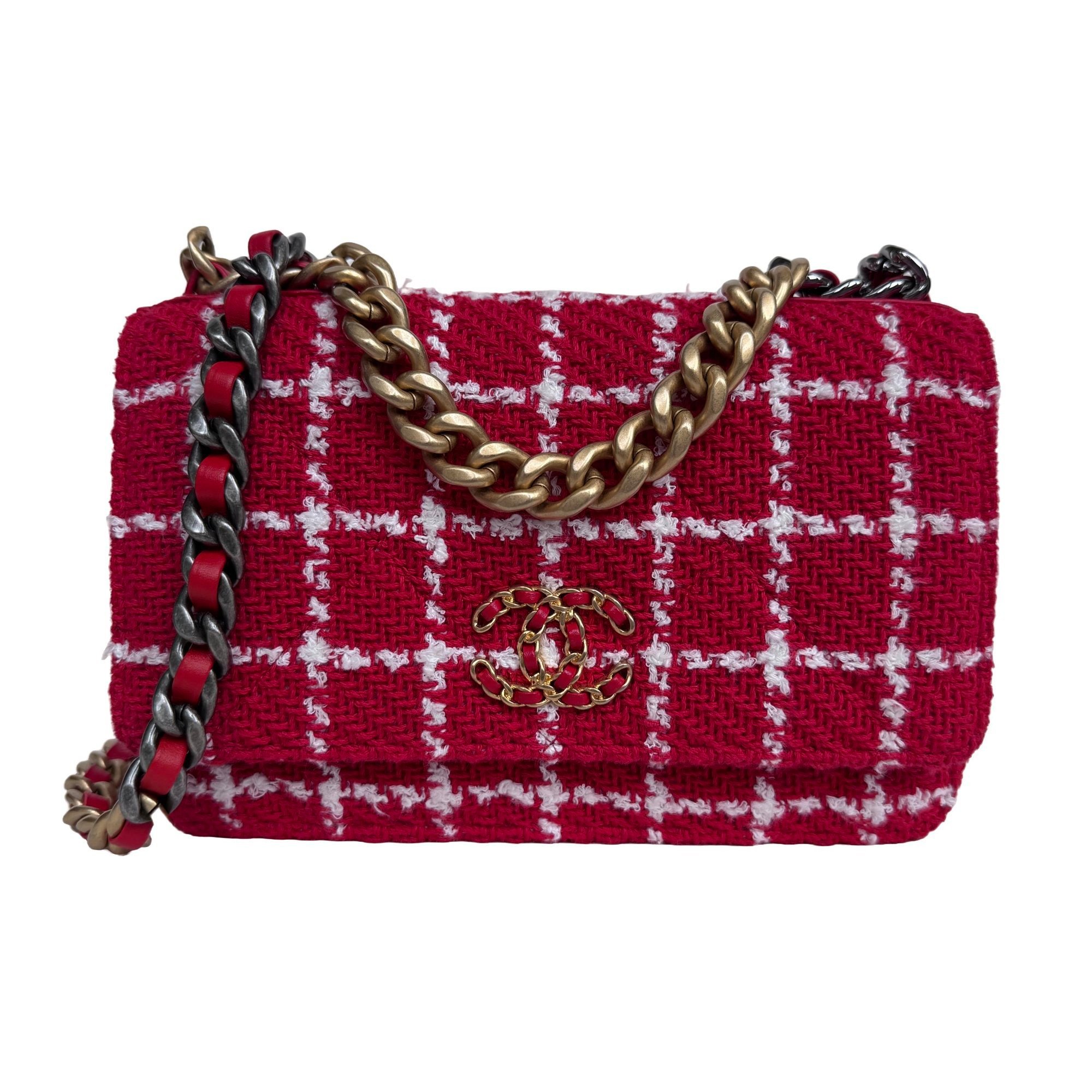 Wallet On Chain Chanel 19 tweed bag