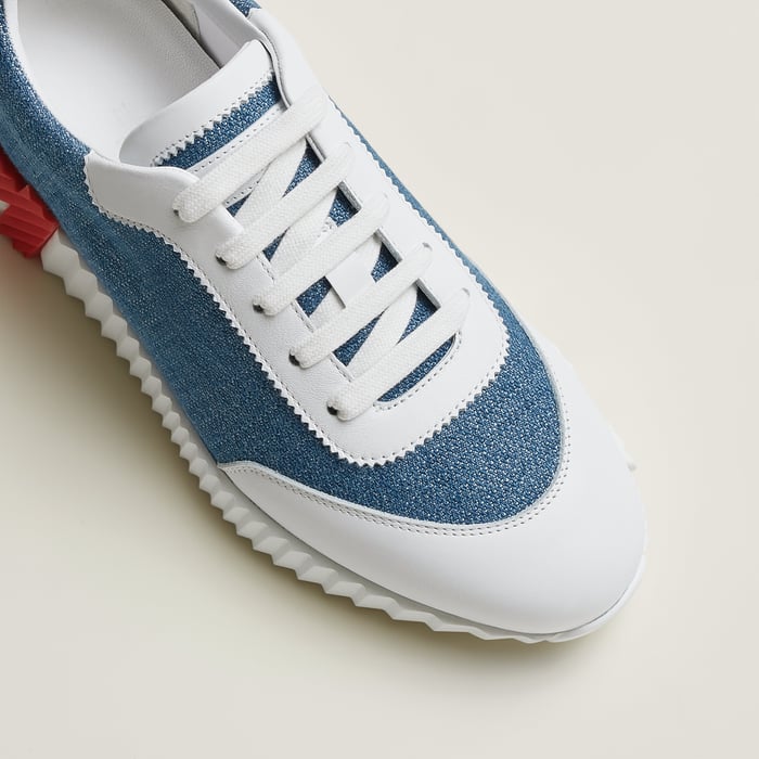 Bouncing Sneaker