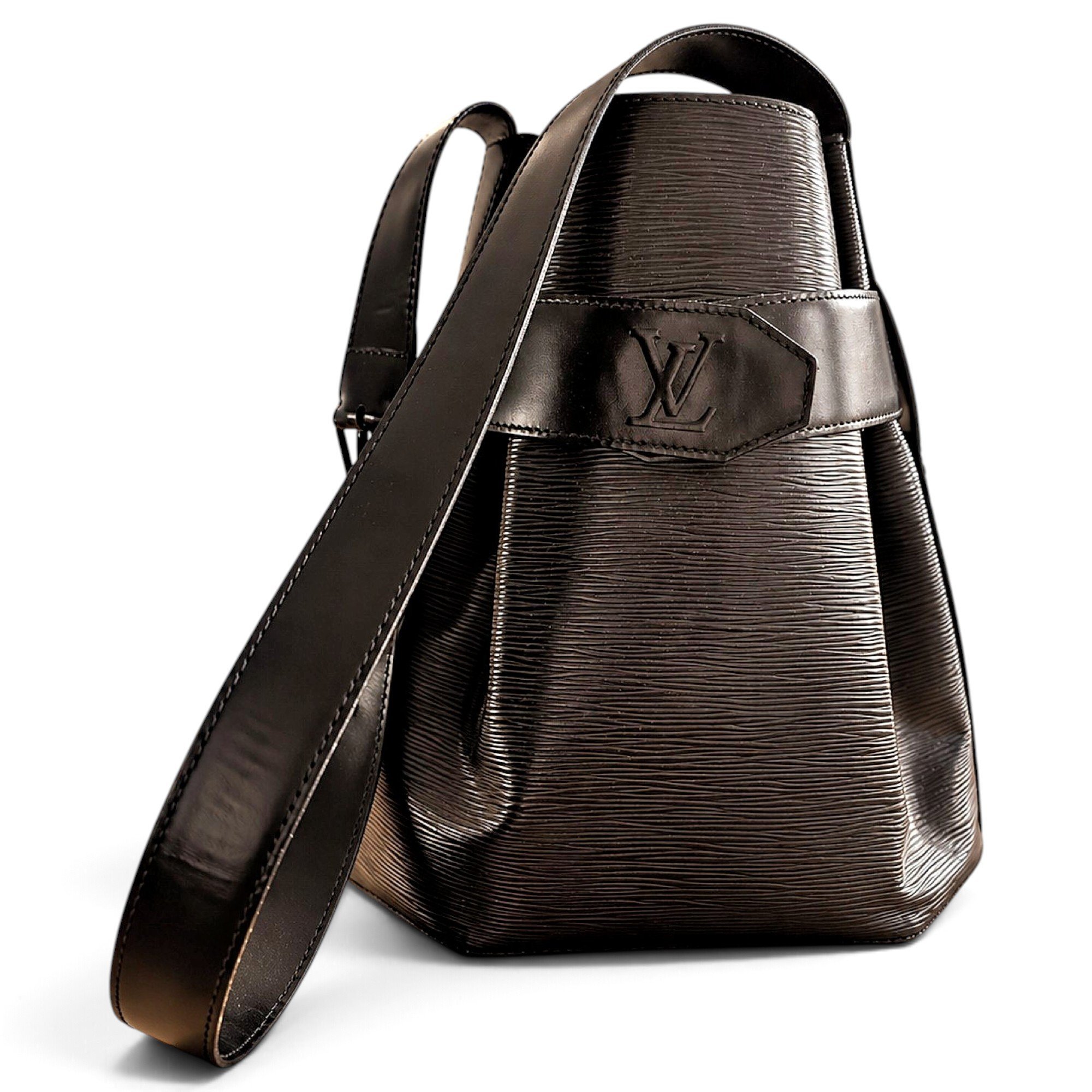 Bucket leather handbag