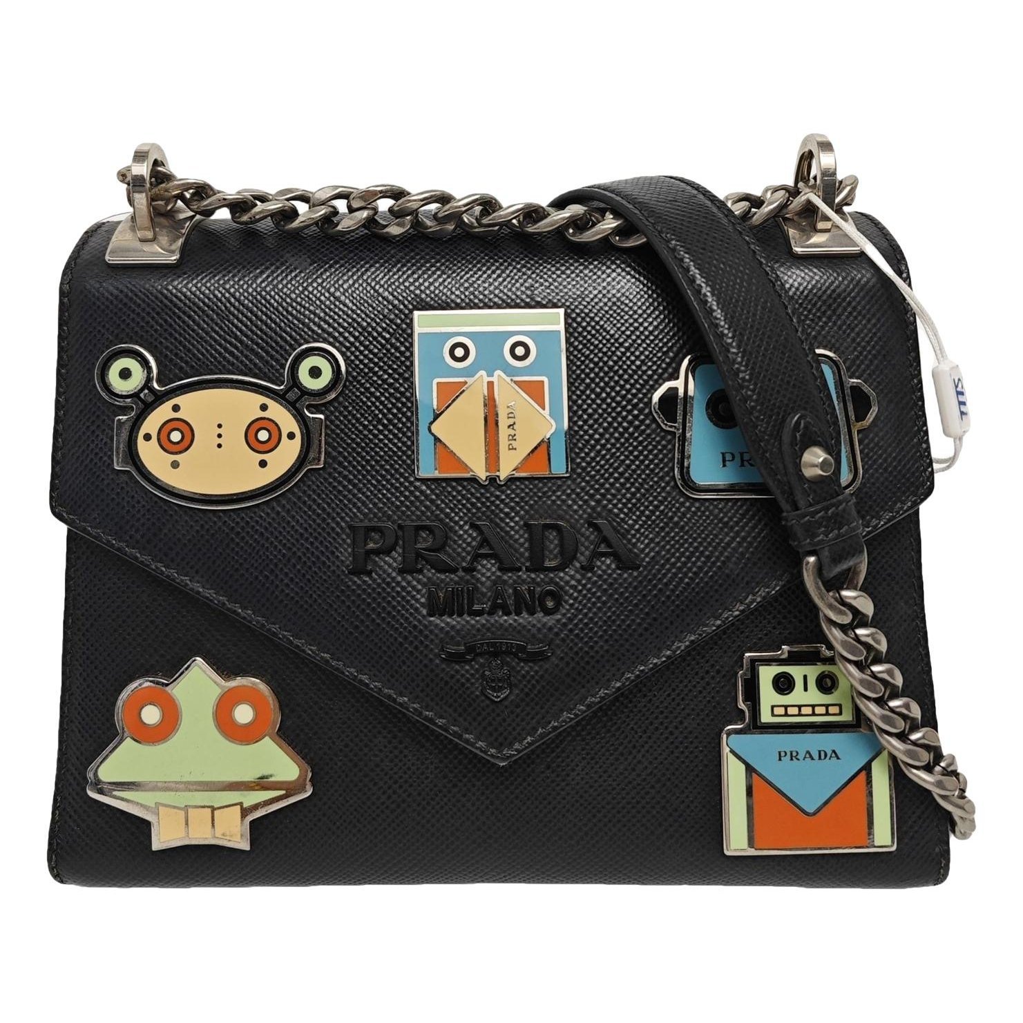 Monochrome leather handbag