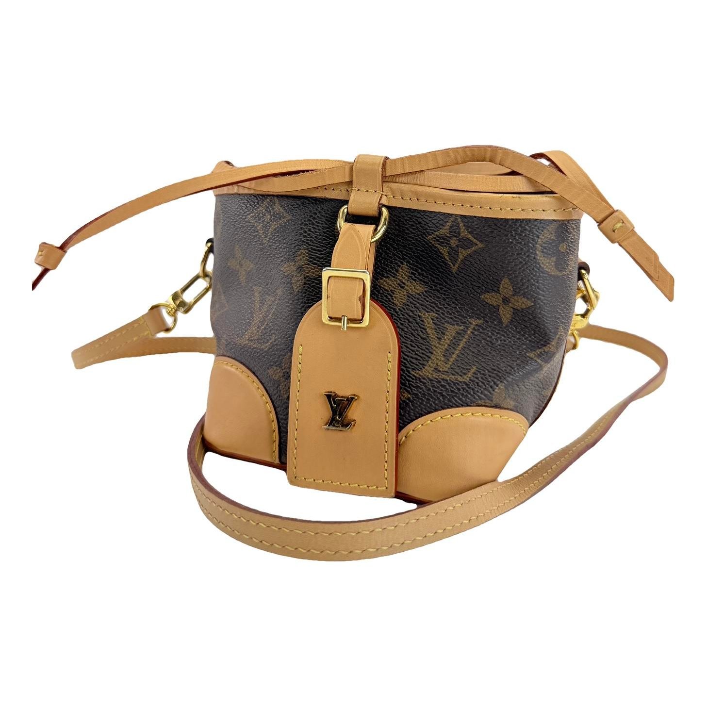 Noé leather crossbody bag