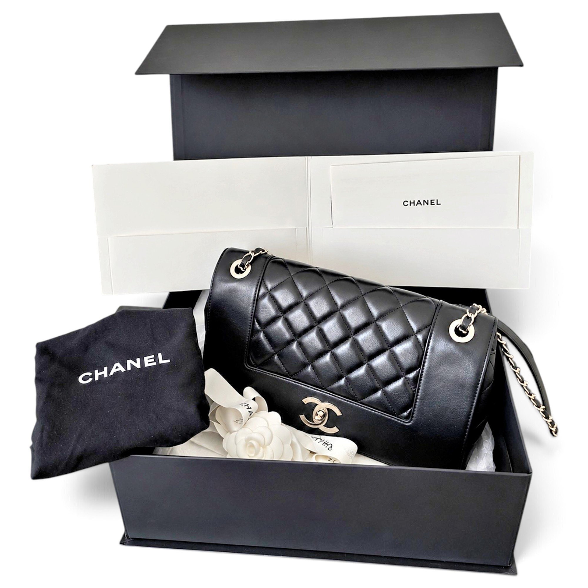 Wallet On Chain Chanel 19 leather crossbody bag