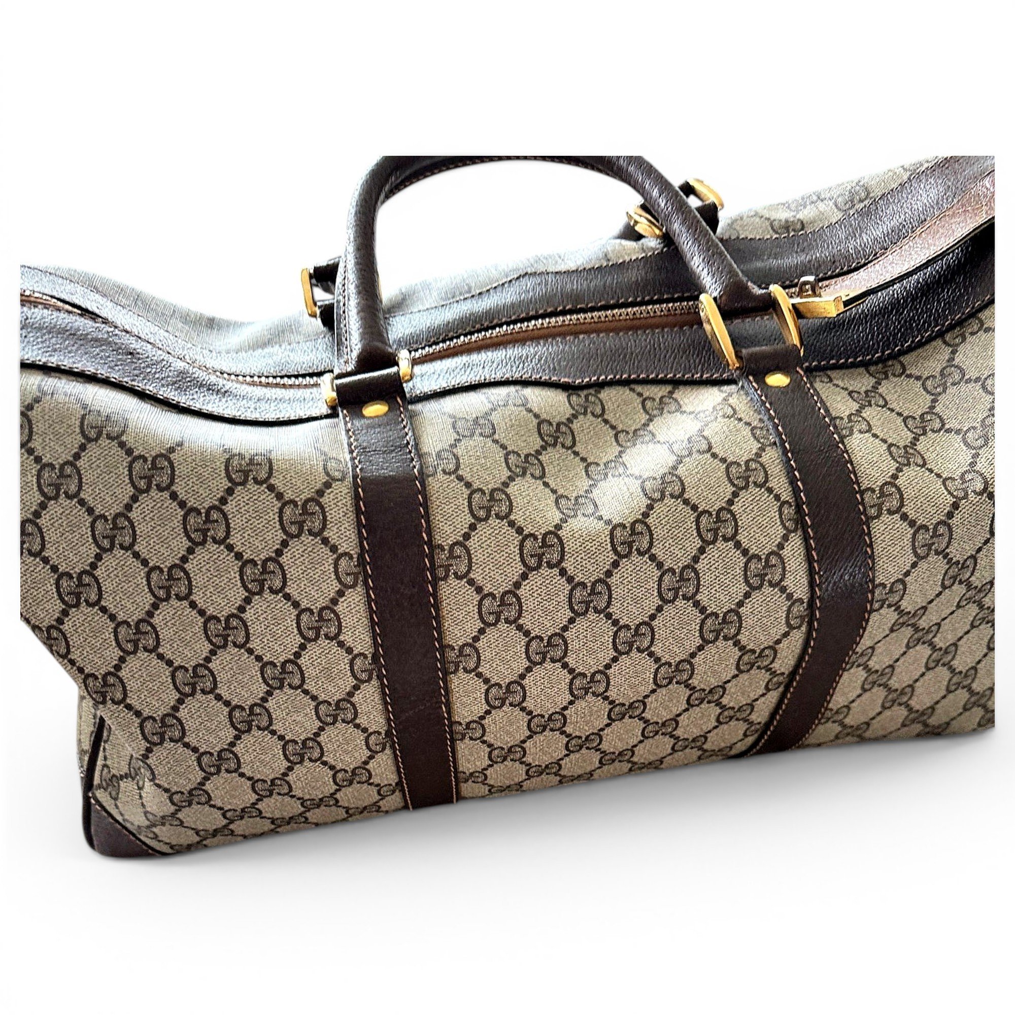 Leather travel bag