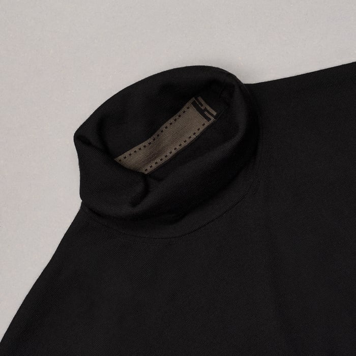 Noir "Detail H" Turtleneck Sweater