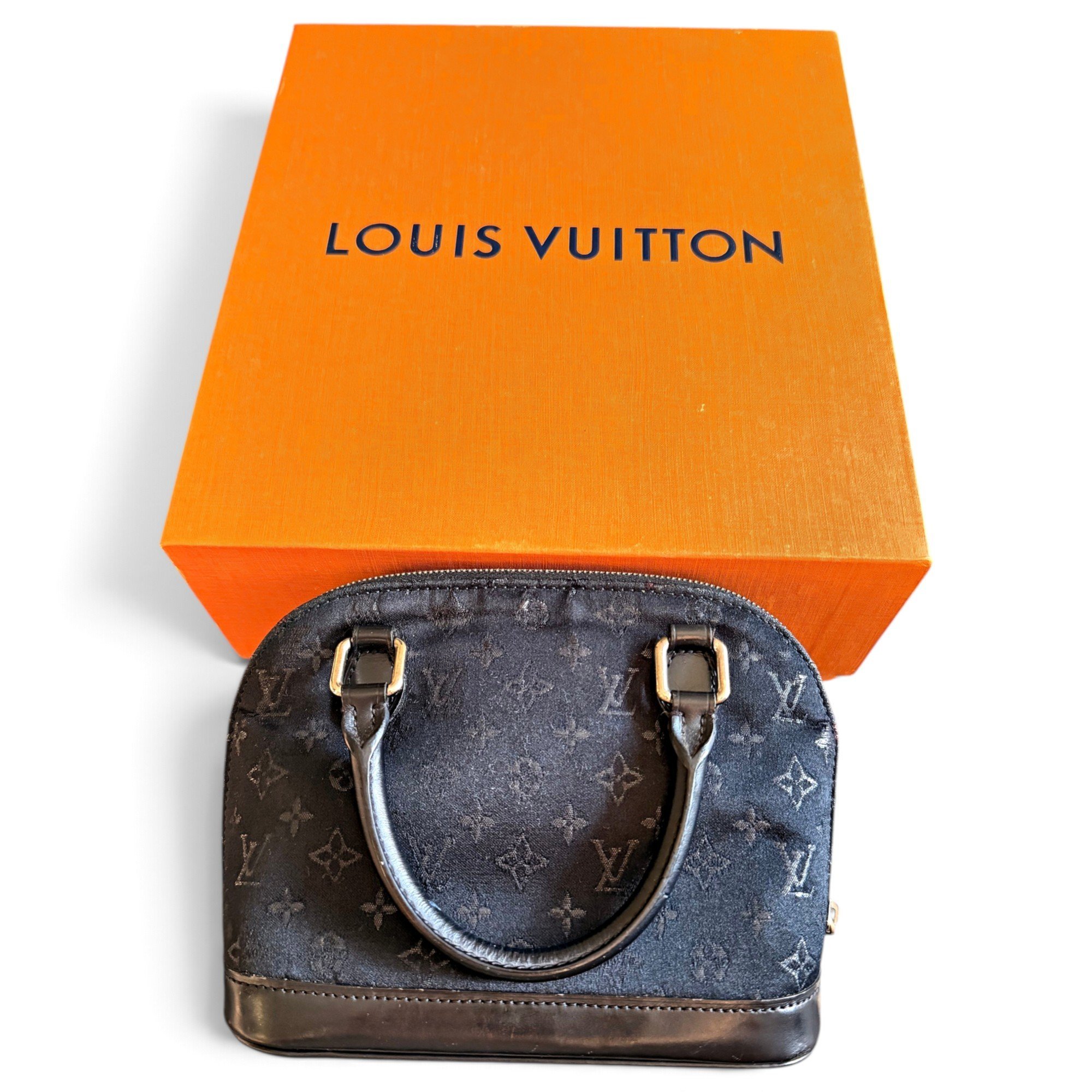 Alma BB velvet handbag