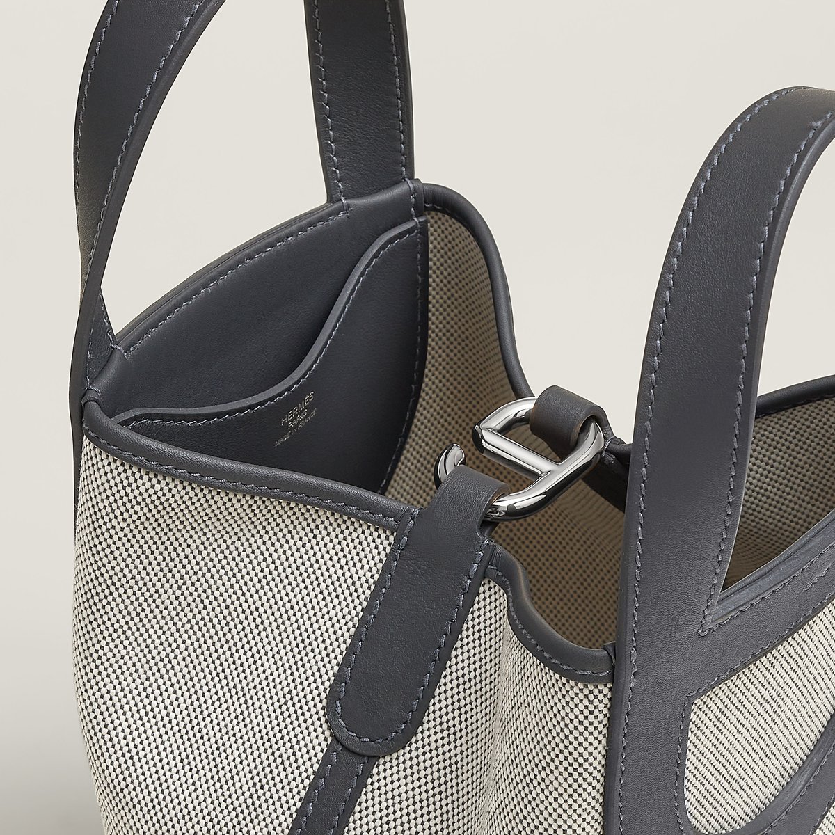 Hermès In-the-Loop 18 백