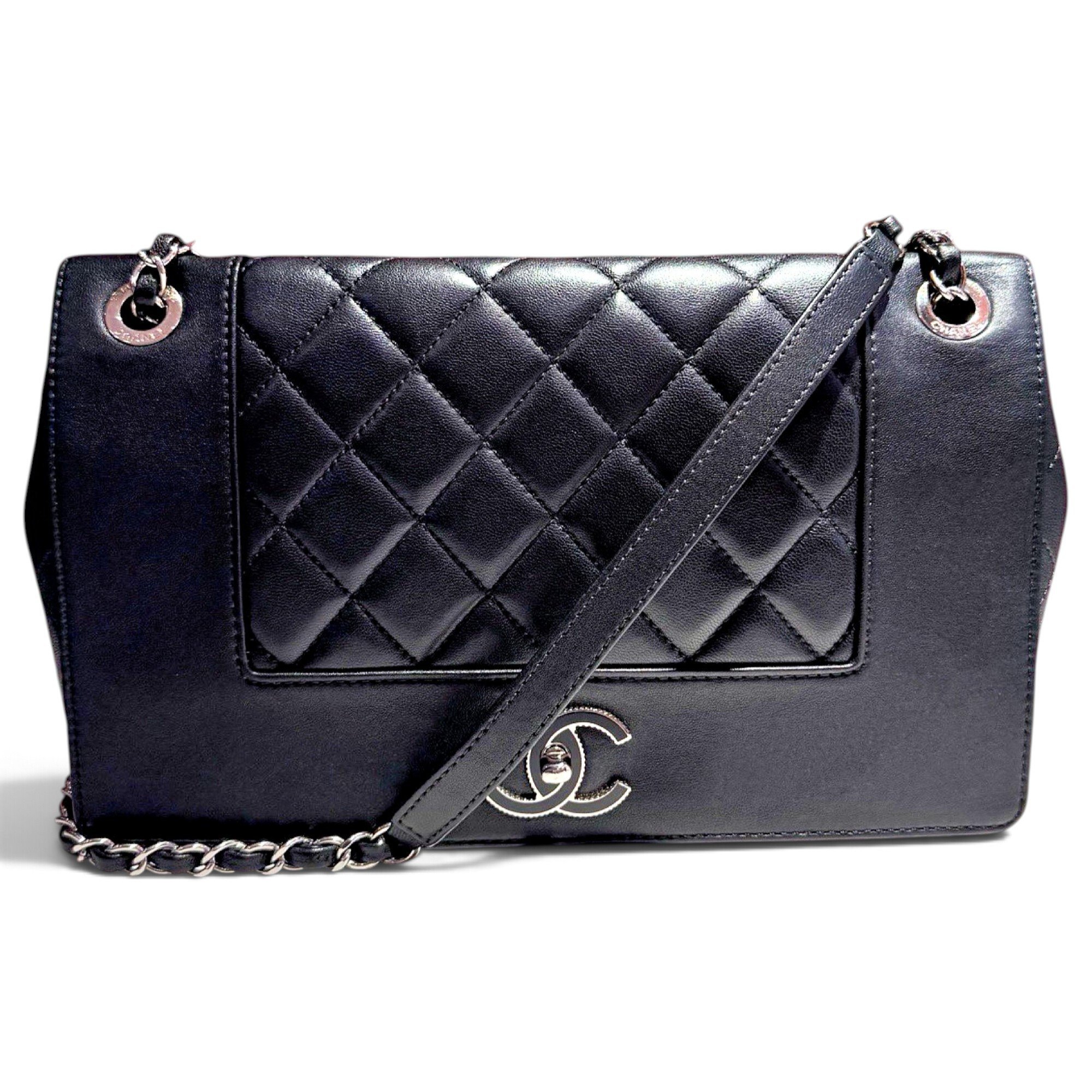 Trendy CC leather handbag