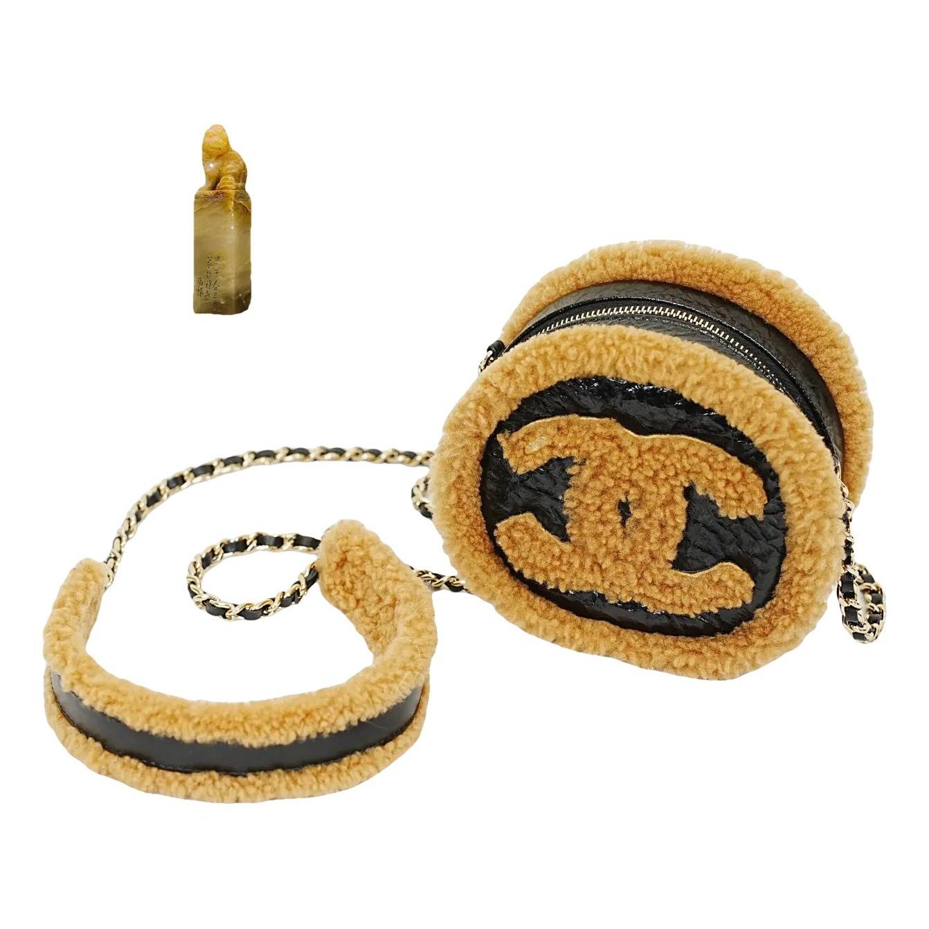 Chanel 19 leather handbag