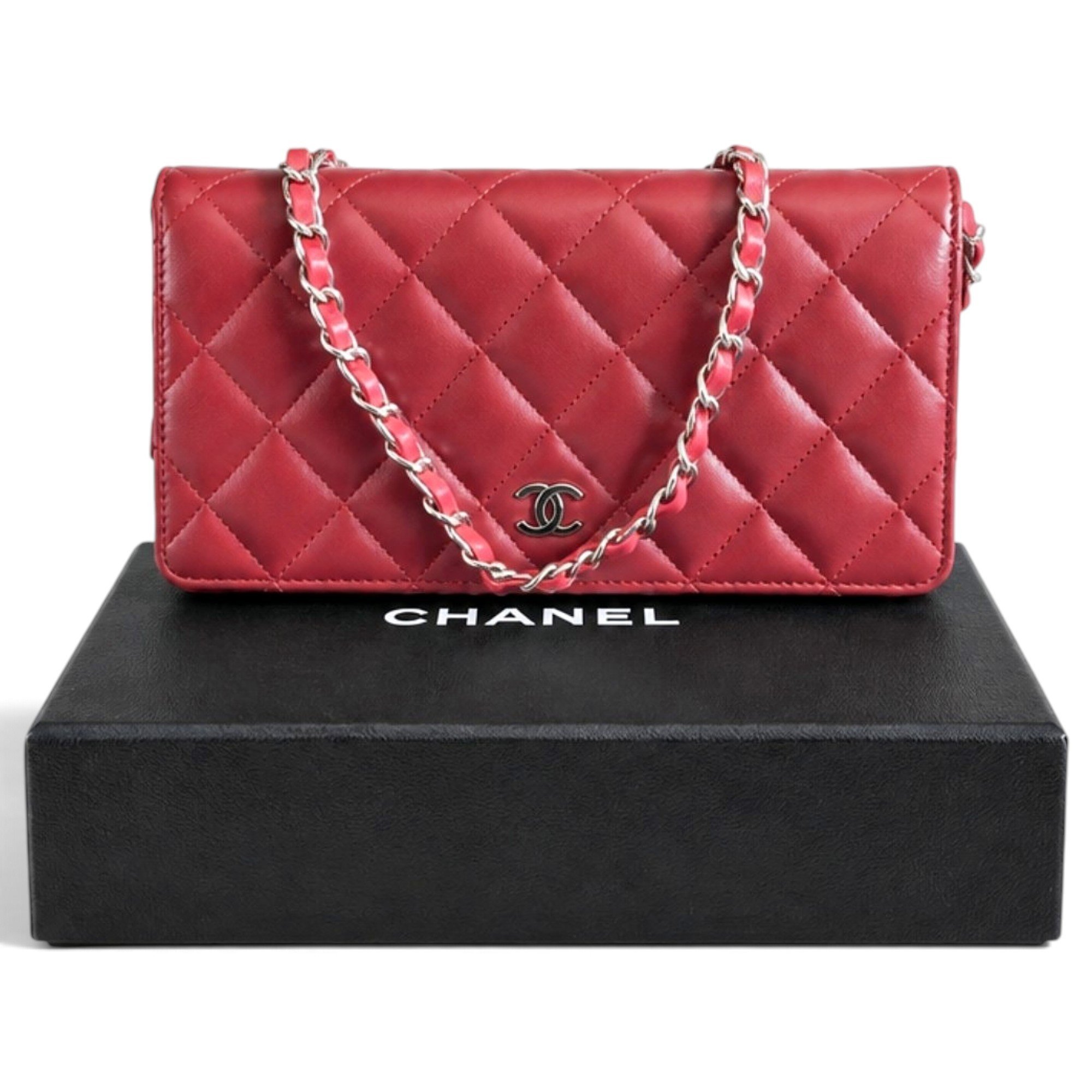 Wallet On Chain leather crossbody bag