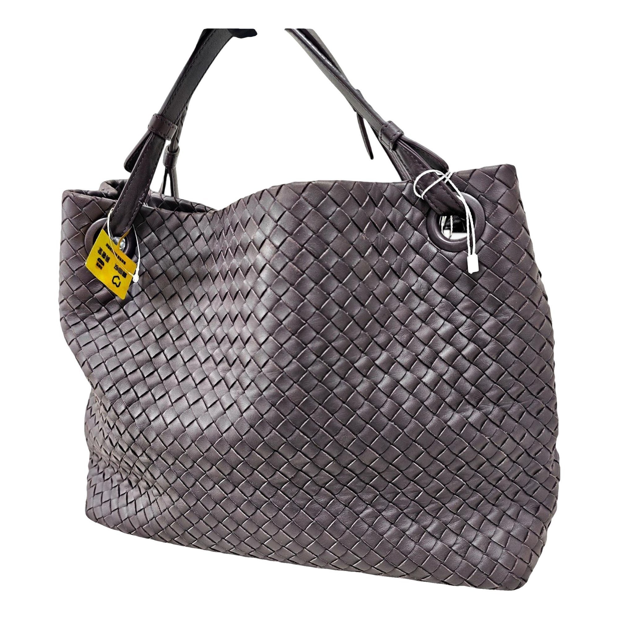 Veneta leather handbag