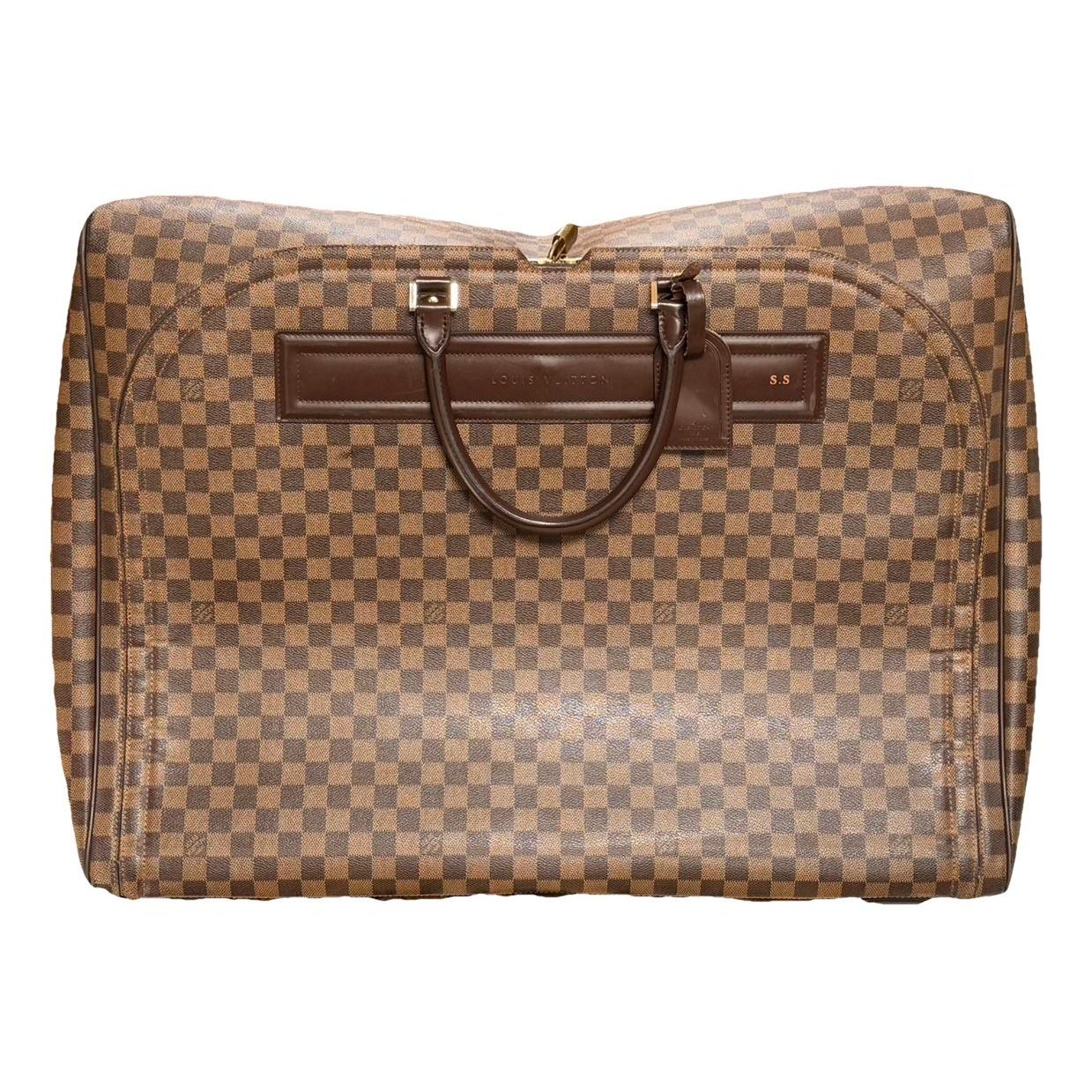 Leather travel bag