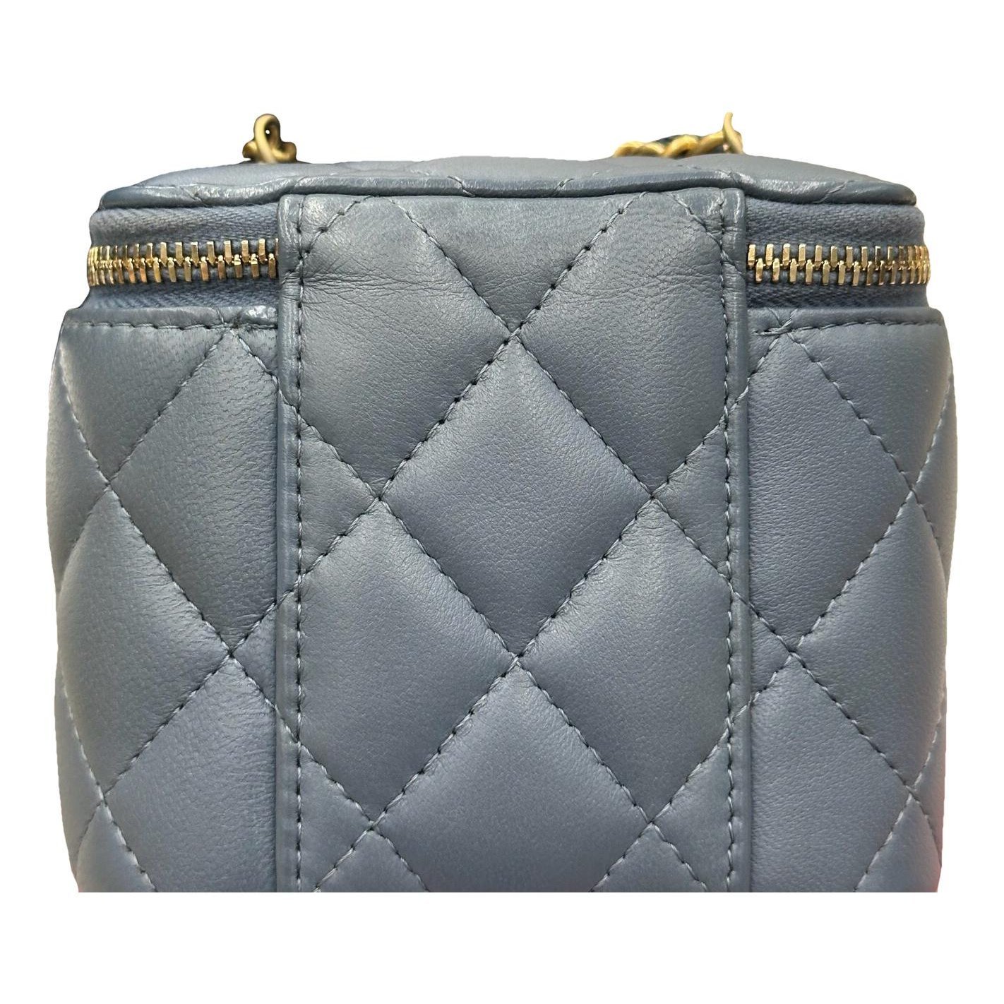 Trendy CC Vanity leather handbag