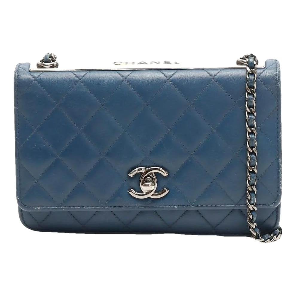 Wallet On Chain leather crossbody bag