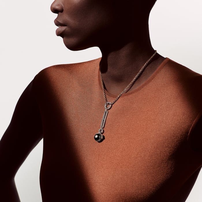 Sans Coloris Hermes Chandra Pendant, Large Model