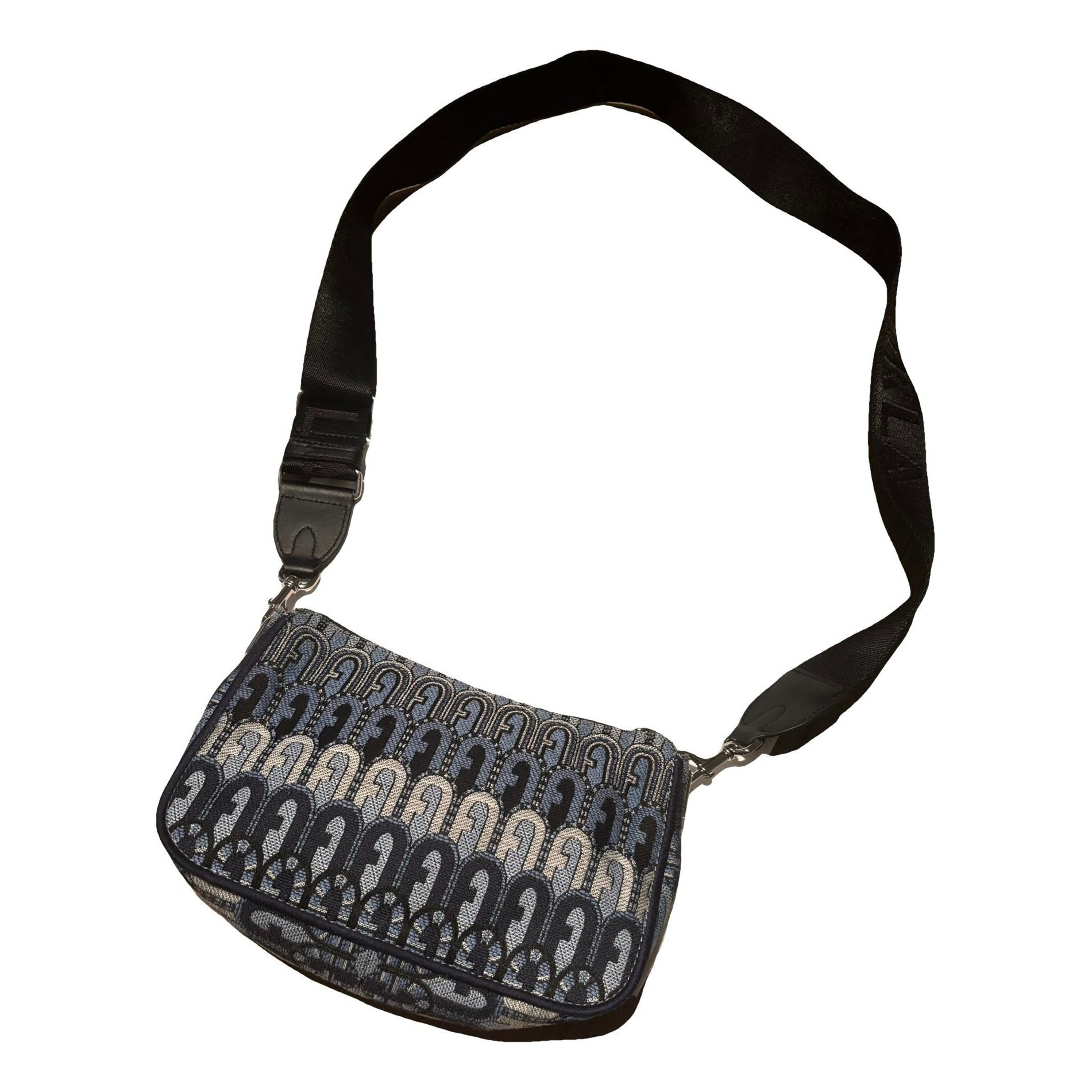 Cloth clutch bag