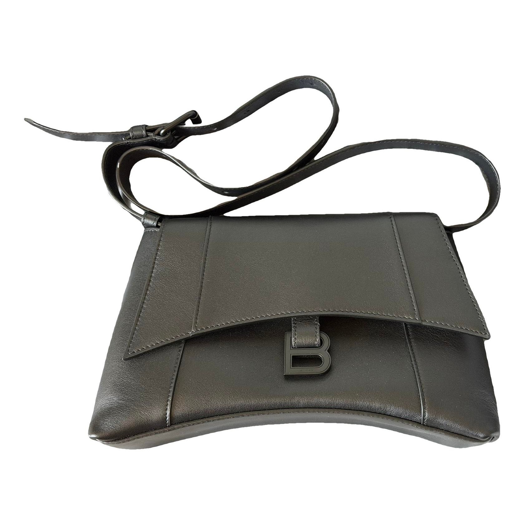 Crush leather crossbody bag