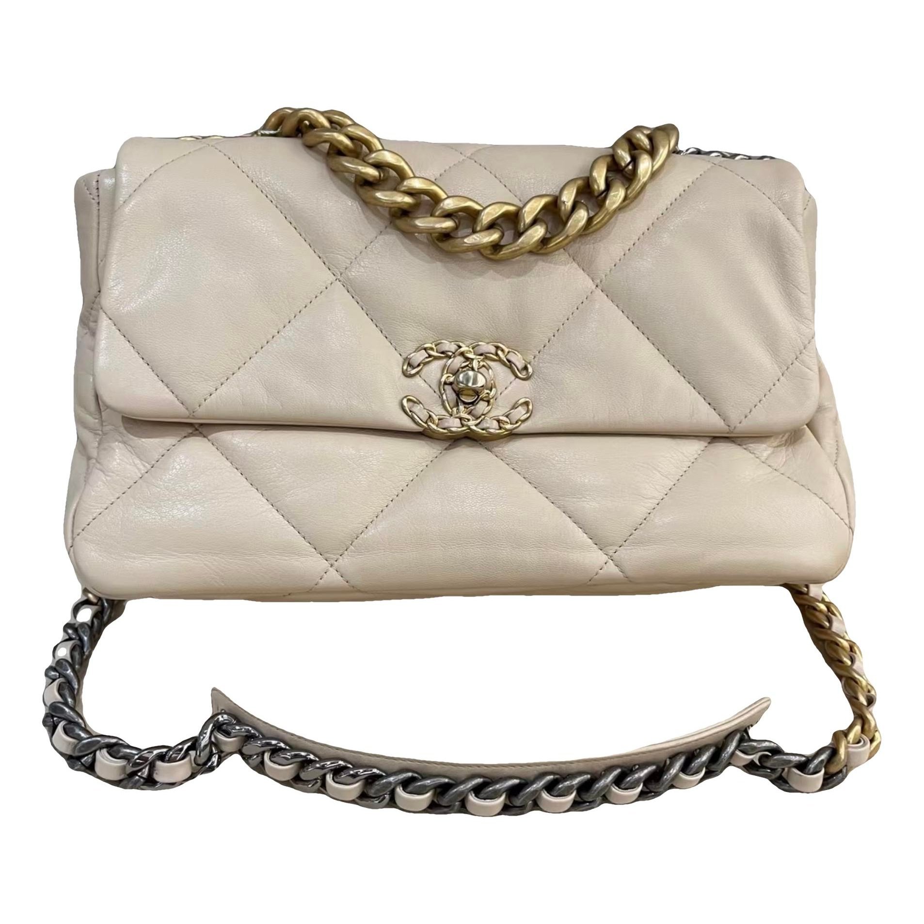 Chanel 19 leather handbag