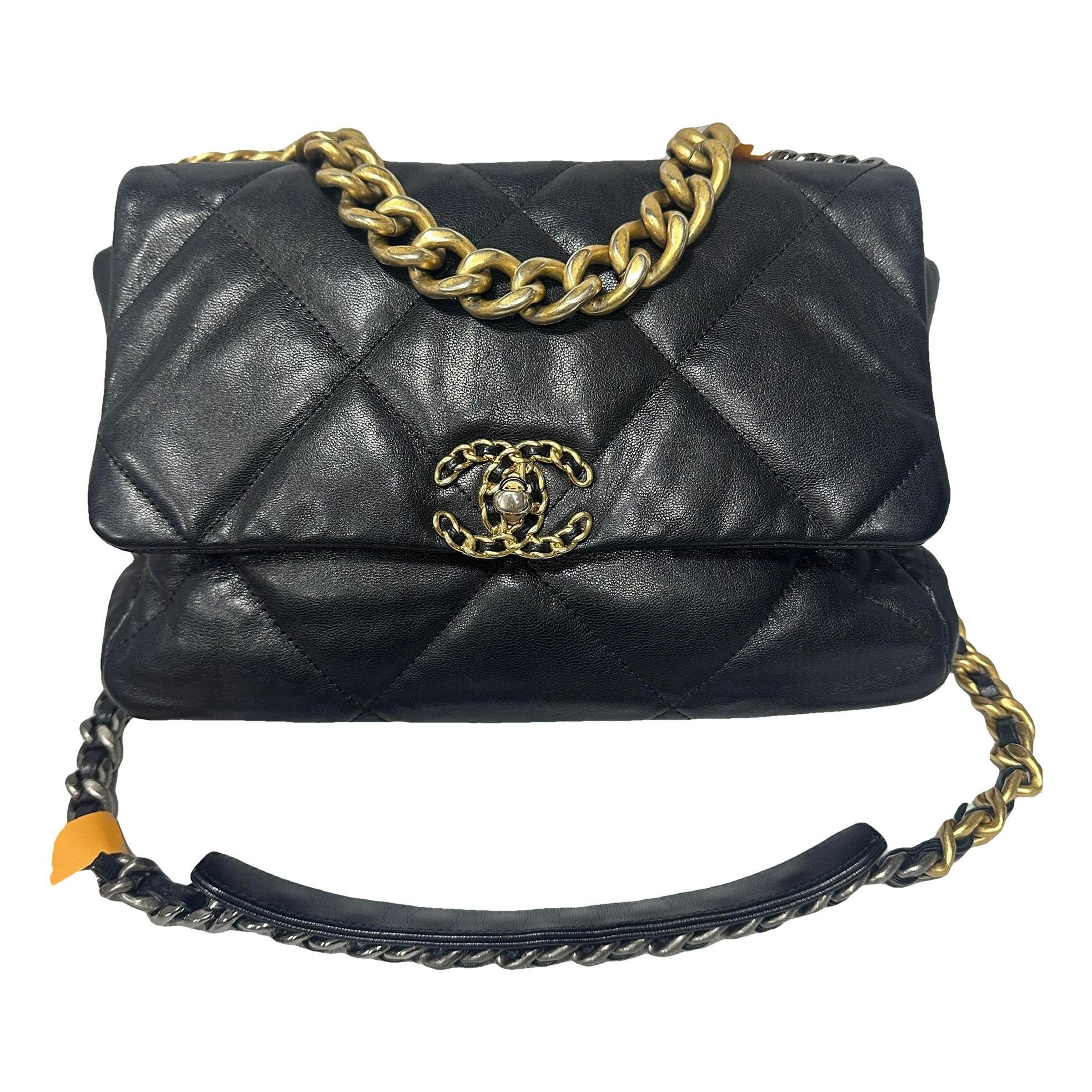 Chanel 19 leather handbag