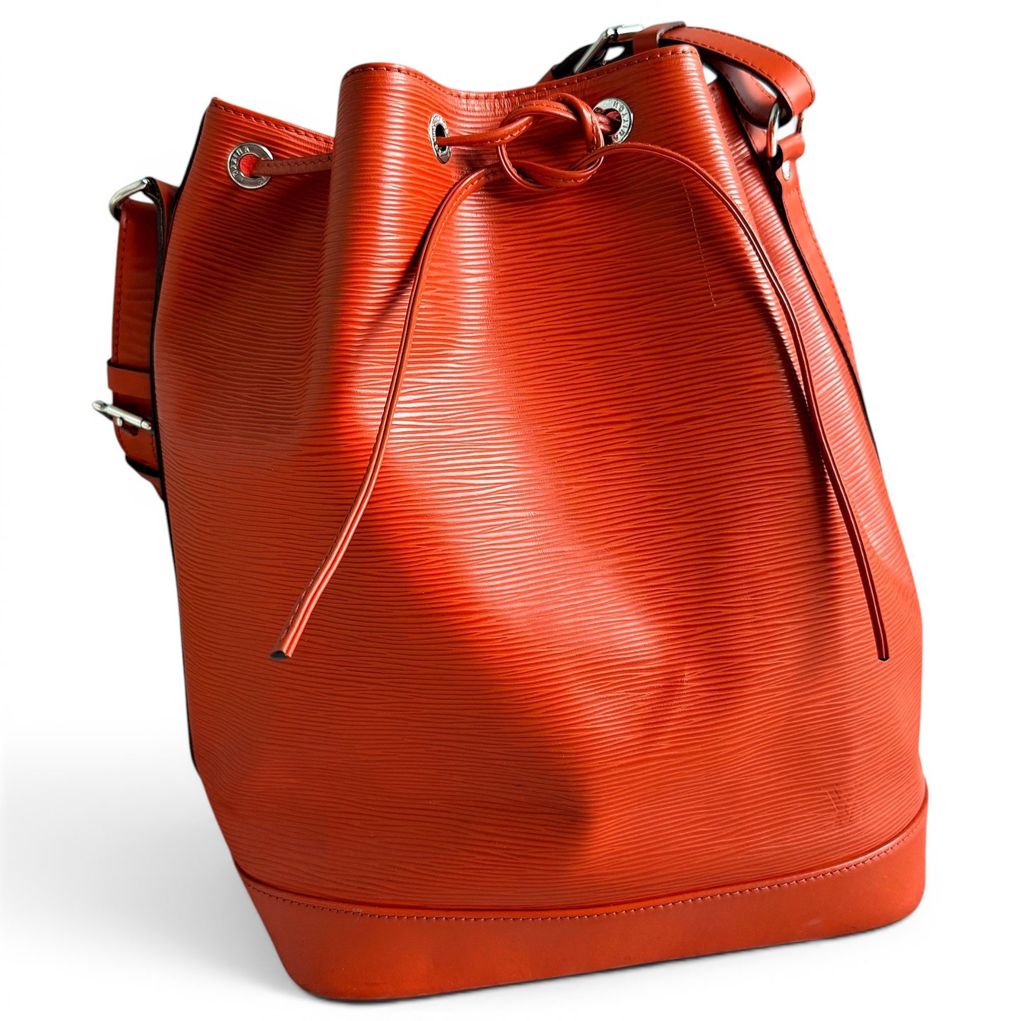 Noé leather handbag