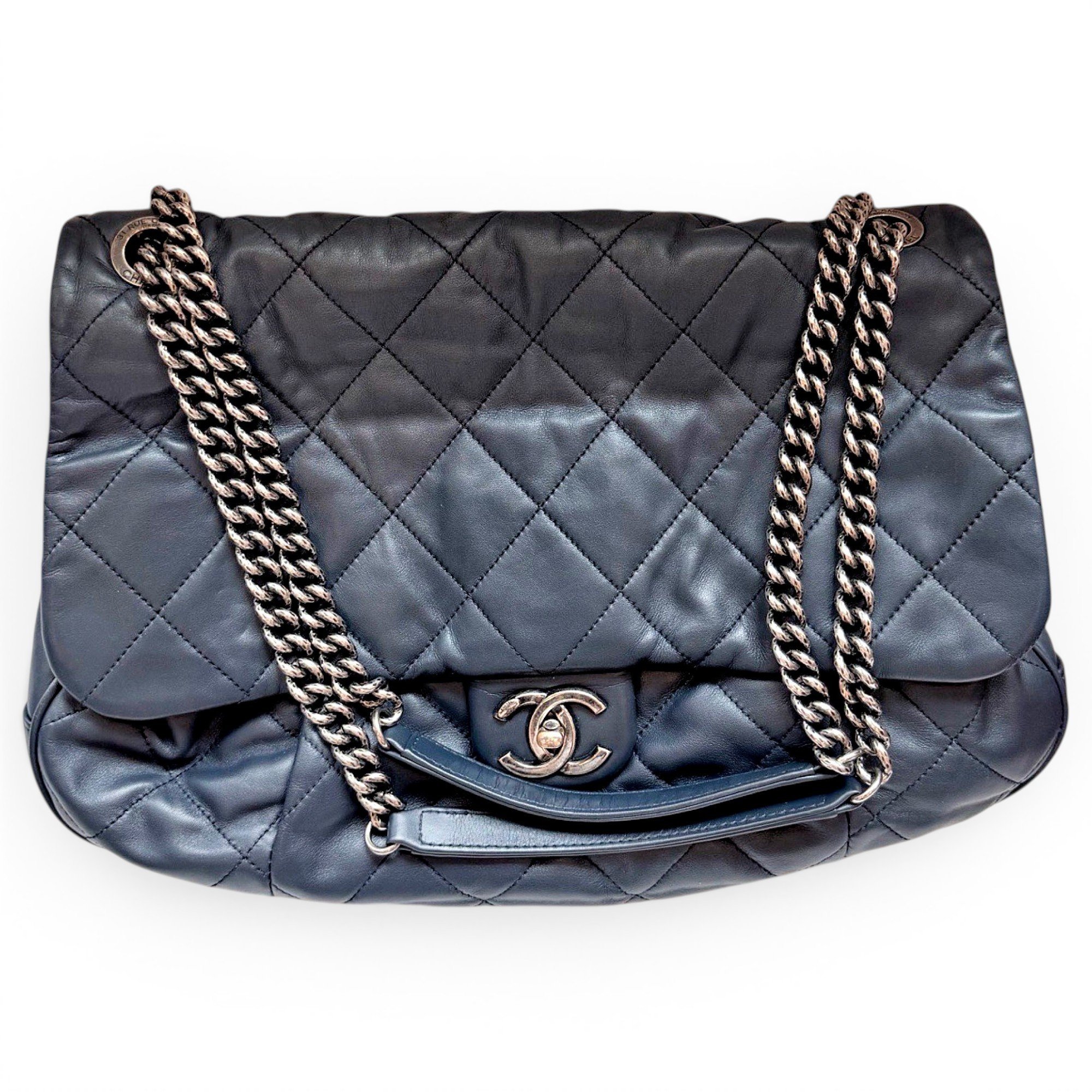 Chanel 19 leather handbag