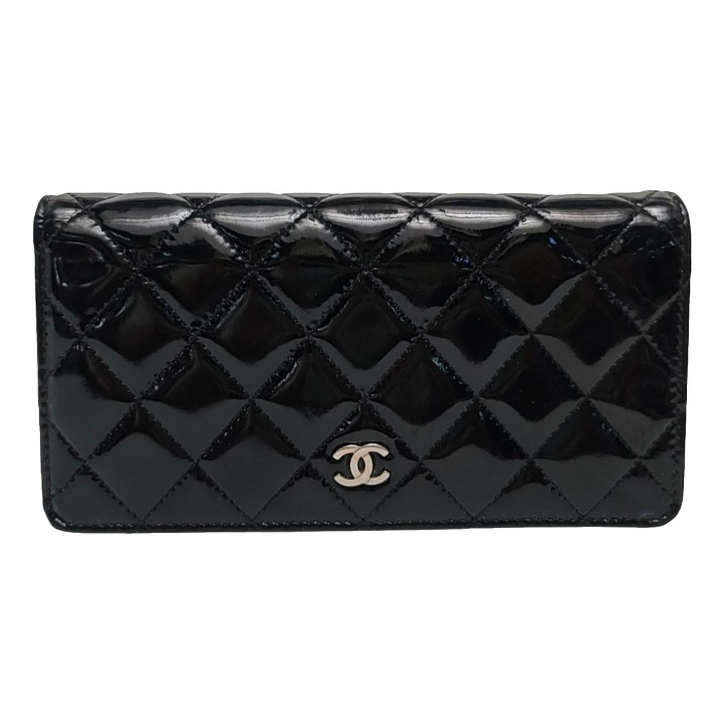 Patent leather handbag
