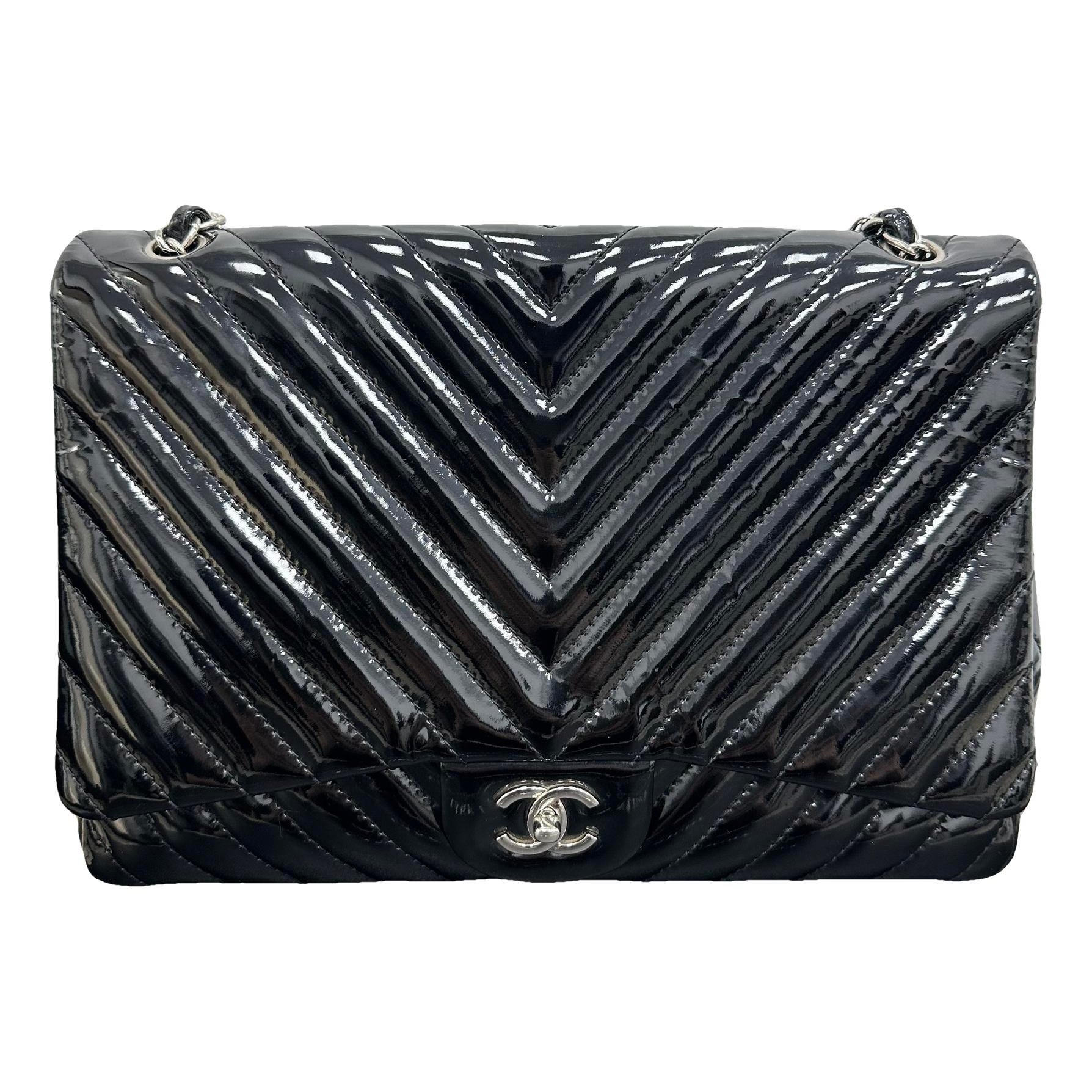 Timeless/Classique patent leather handbag